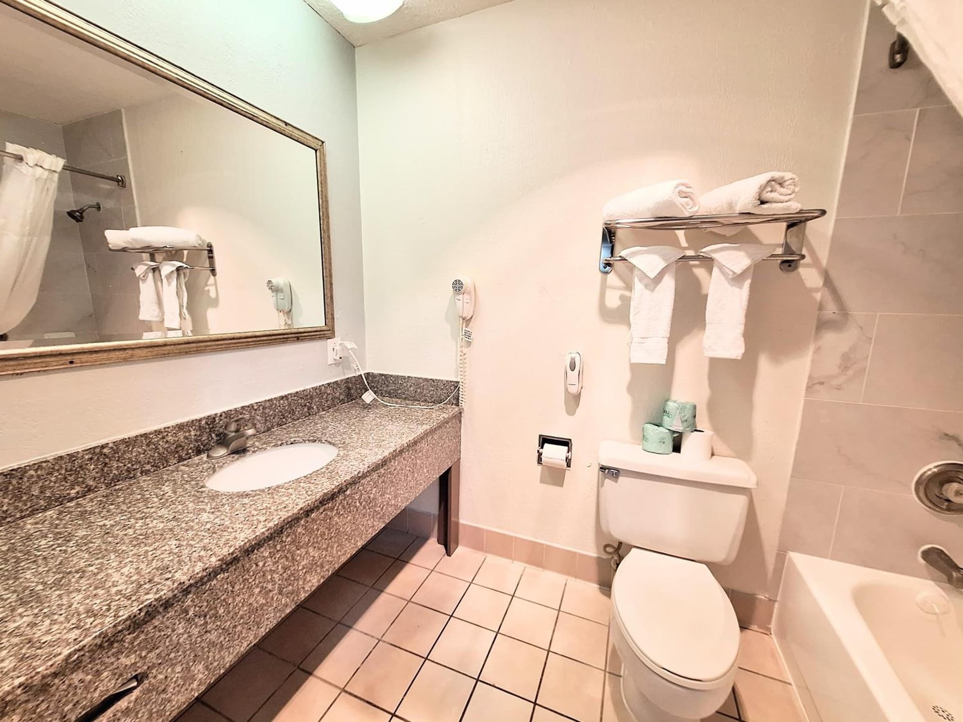 Travelodge by Wyndham Indianapolis Speedway gallery photo in Indianapolis, IN — image 34
