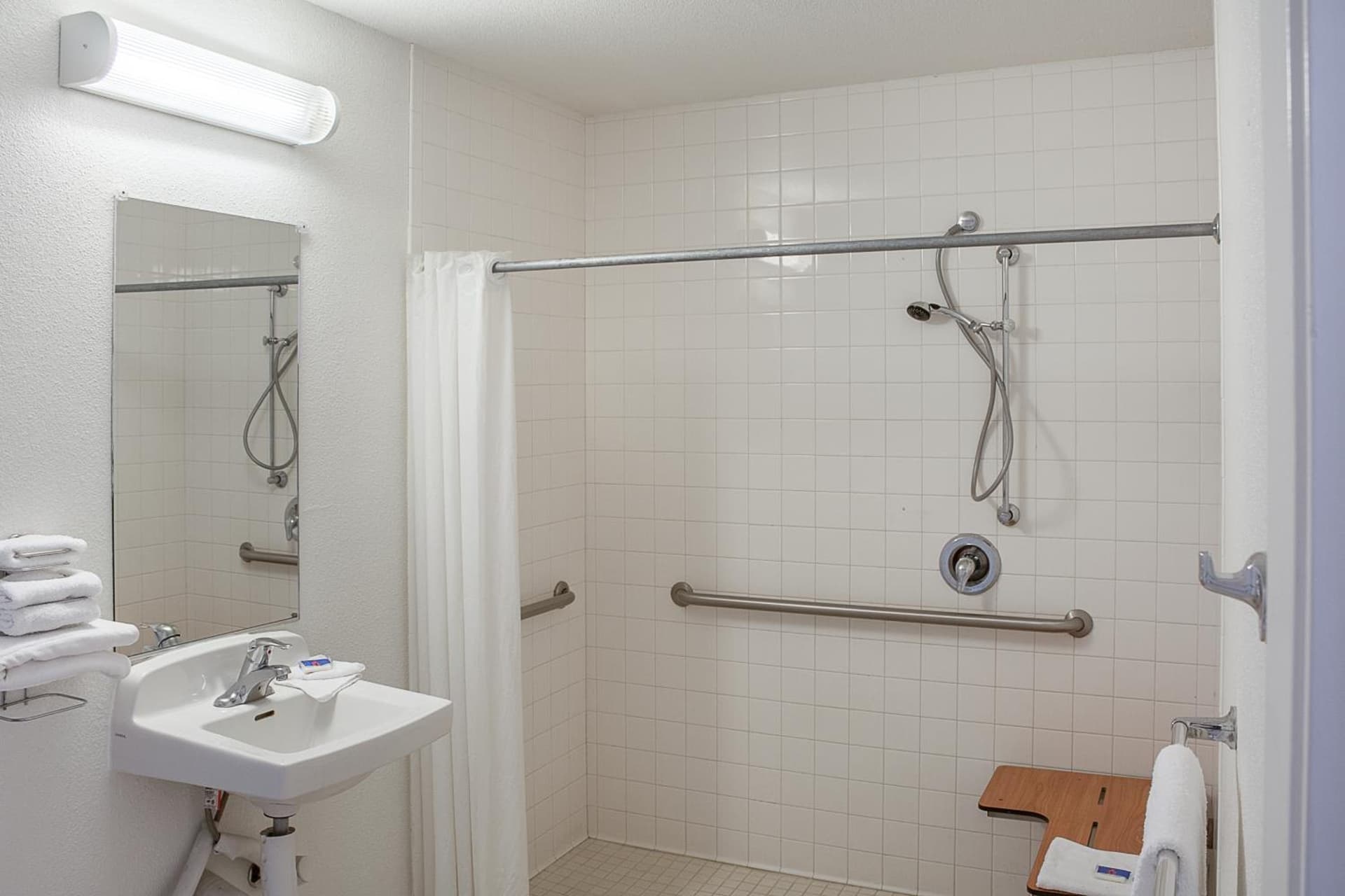 Motel 6-Ukiah, CA interior in Ukiah, CA — gallery photo 2