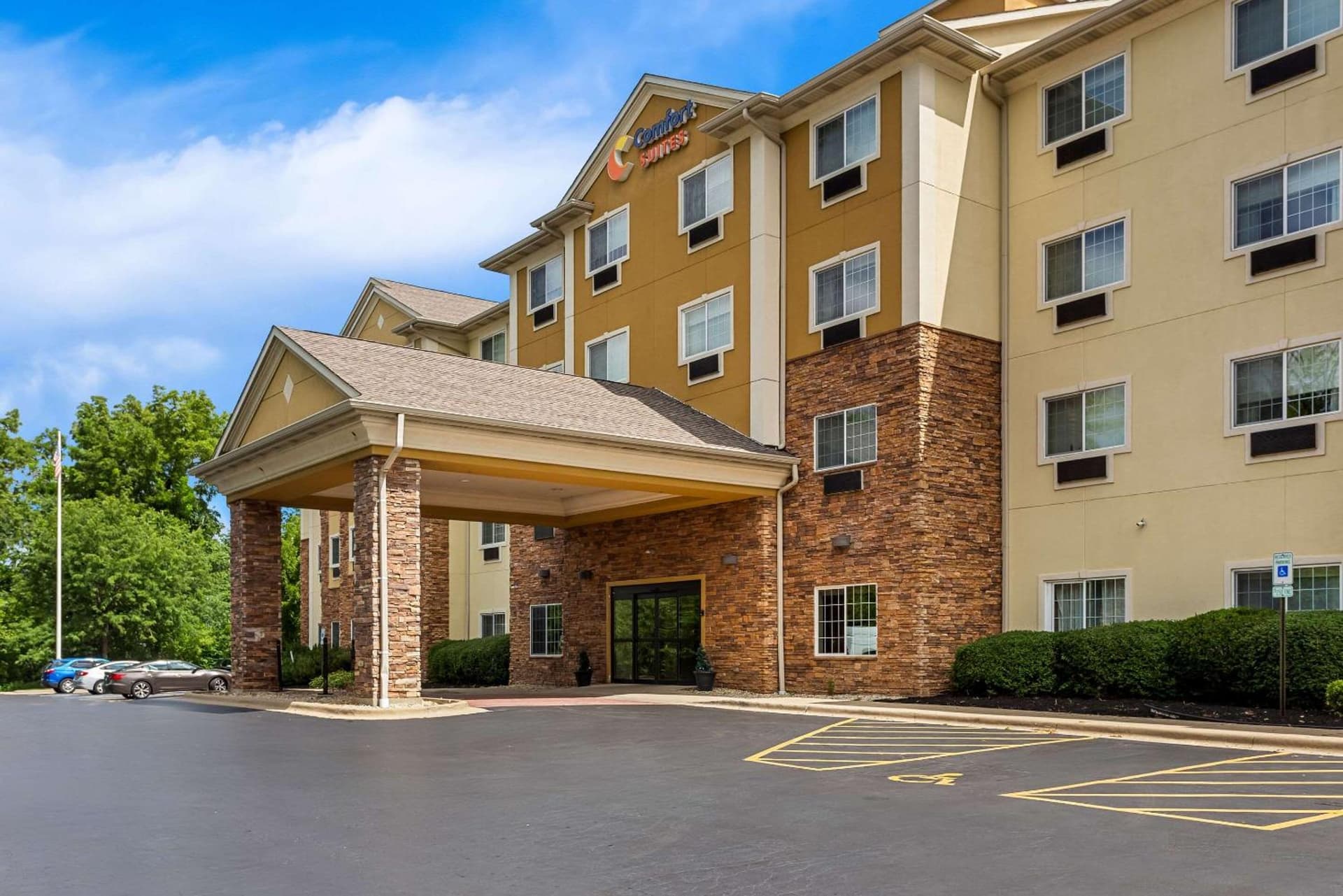Comfort Suites Grayslake near Libertyville North property views in Grayslake, IL — gallery photo 3