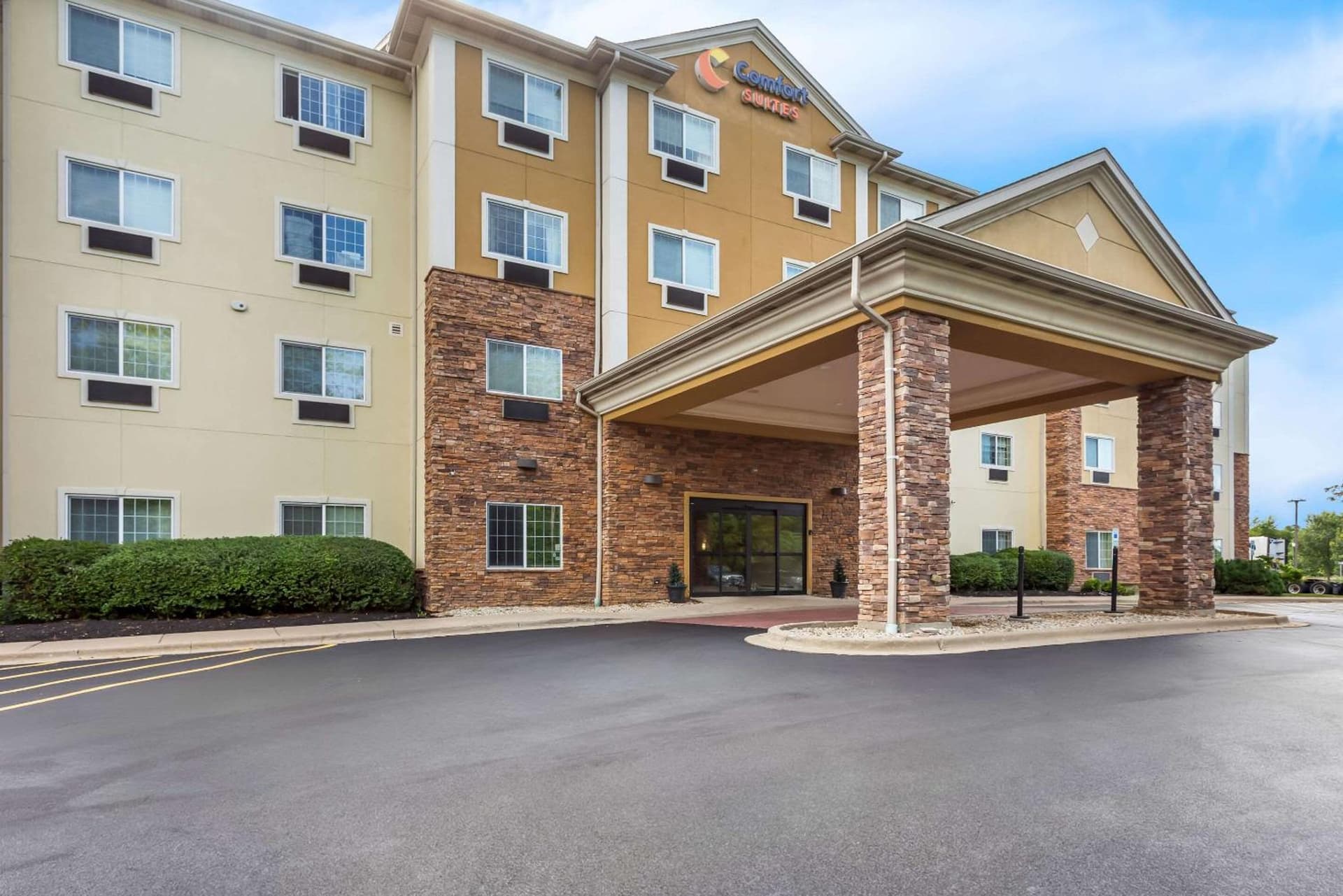 Comfort Suites Grayslake near Libertyville North interior in Grayslake, IL — gallery photo 2