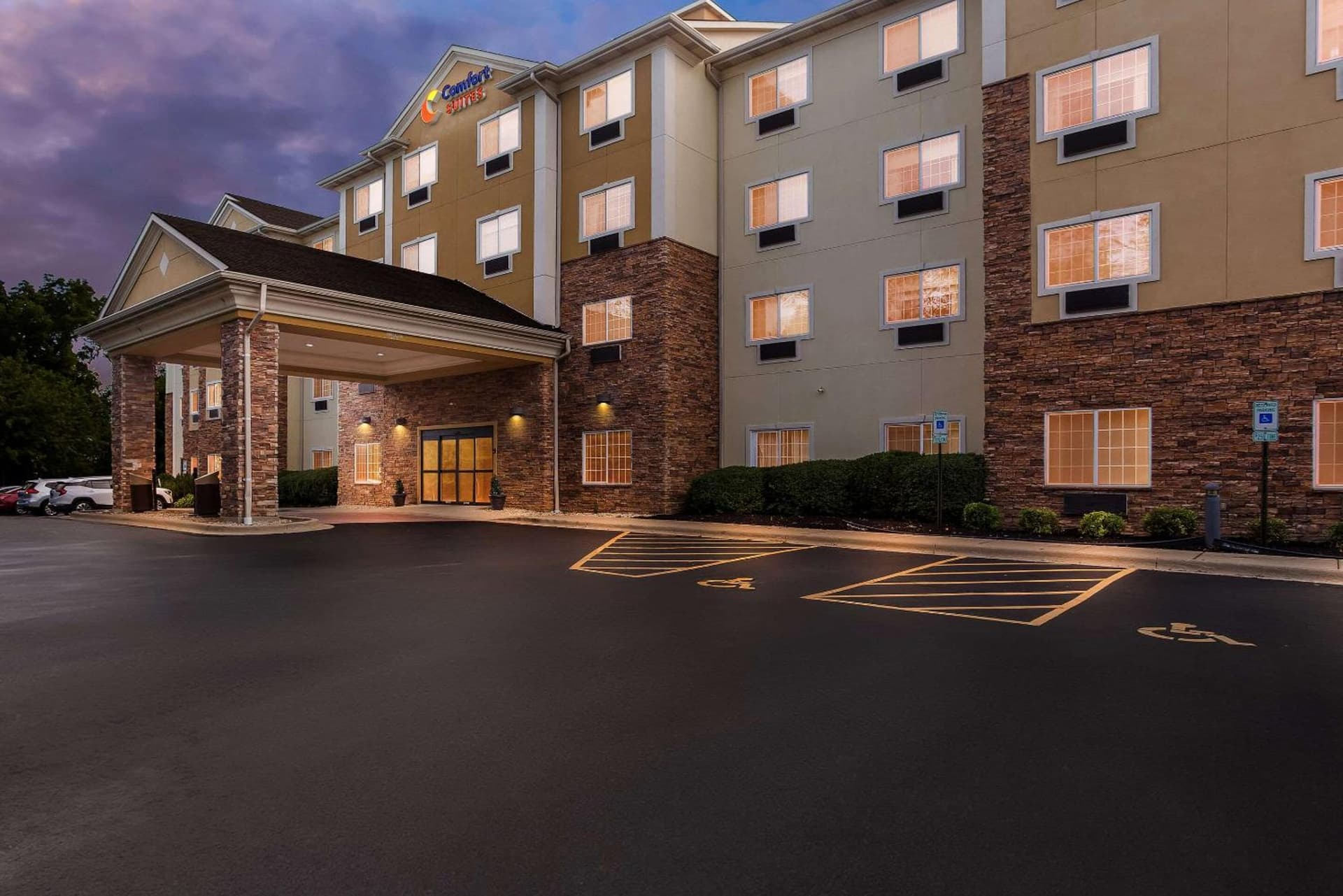 Comfort Suites Grayslake near Libertyville North featured exterior or lobby in Grayslake, IL — similar hotel