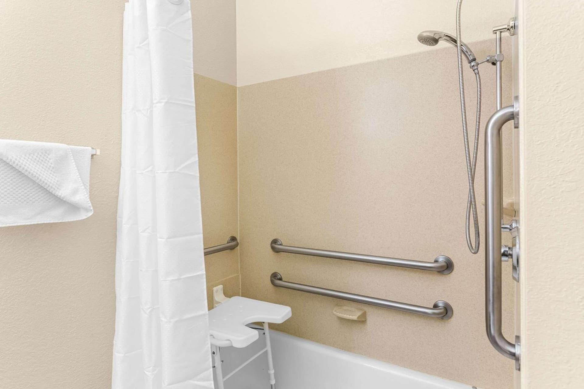 Comfort Suites Grayslake near Libertyville North gallery photo in Grayslake, IL — image 18