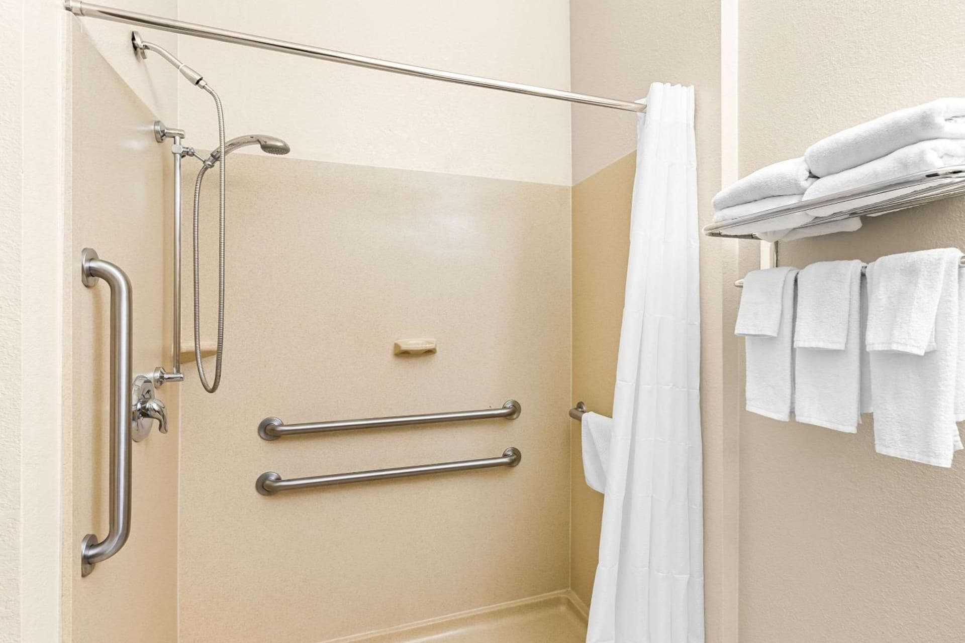 Comfort Suites Grayslake near Libertyville North gallery photo in Grayslake, IL — image 34