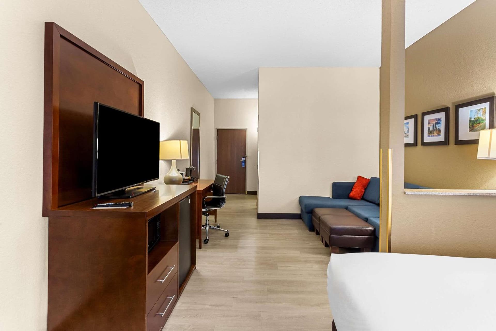 Comfort Suites Grayslake near Libertyville North gallery photo in Grayslake, IL — image 10