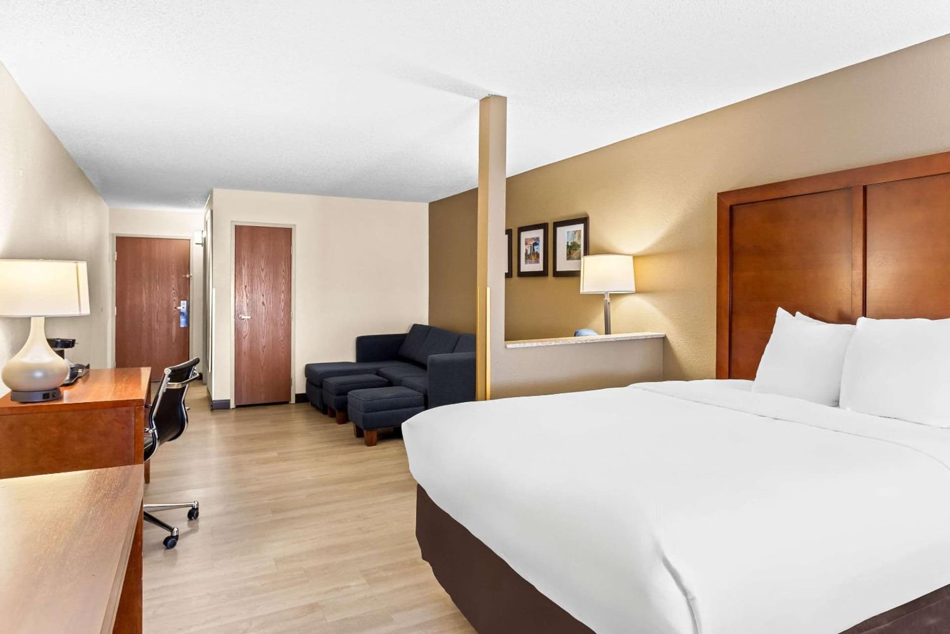 Comfort Suites Grayslake near Libertyville North gallery photo in Grayslake, IL — image 41