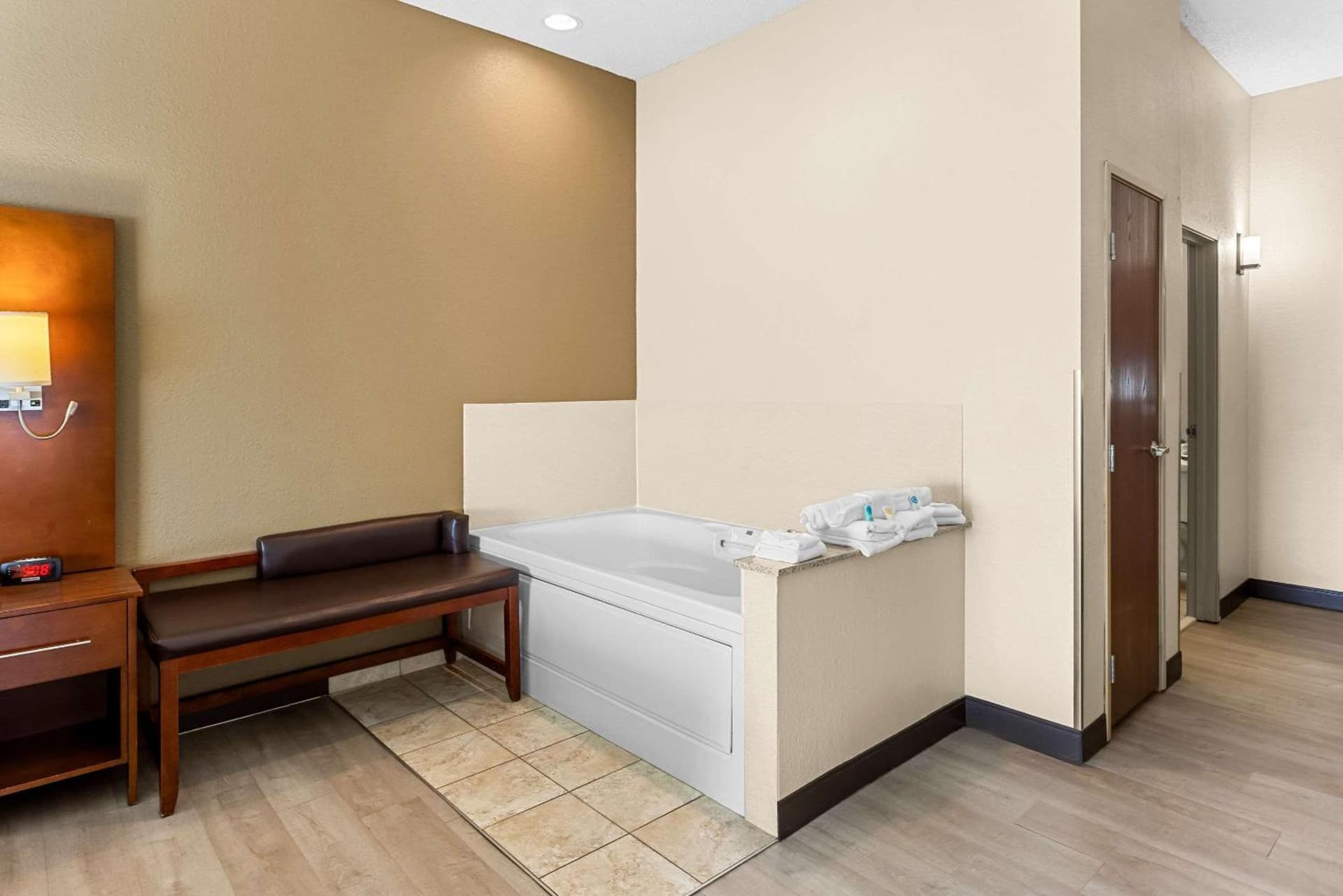 Comfort Suites Grayslake near Libertyville North interior in Grayslake, IL — gallery photo 2