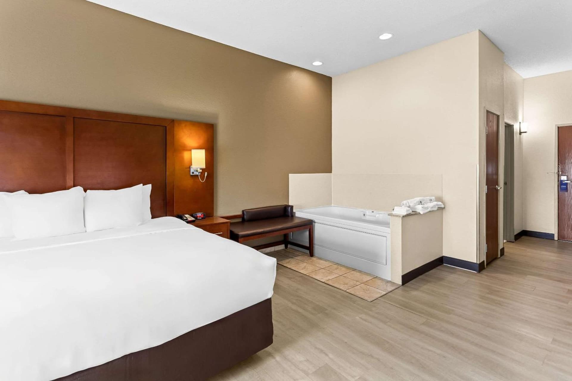 Comfort Suites Grayslake near Libertyville North gallery photo in Grayslake, IL — image 13