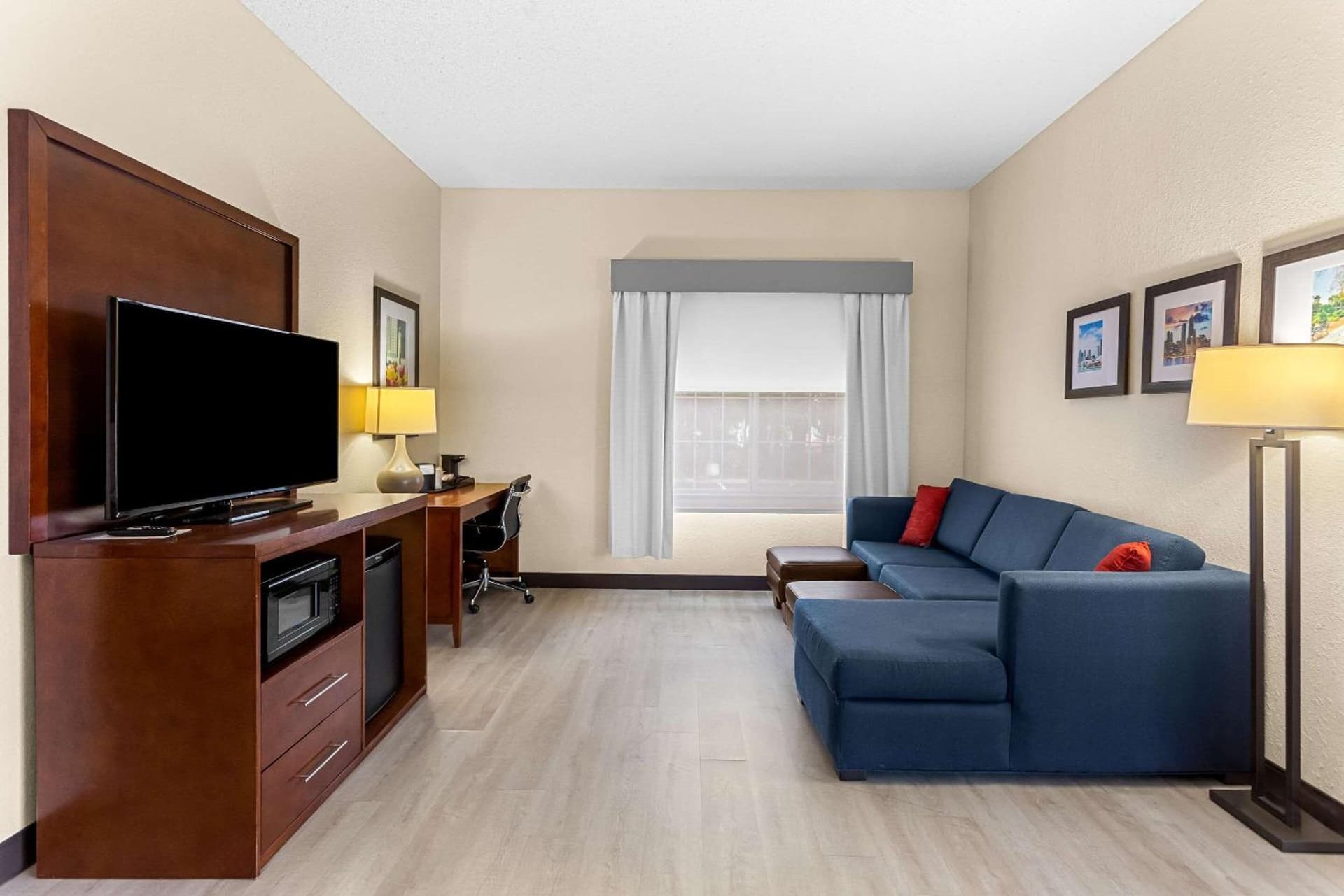 Comfort Suites Grayslake near Libertyville North property views in Grayslake, IL — gallery photo 3