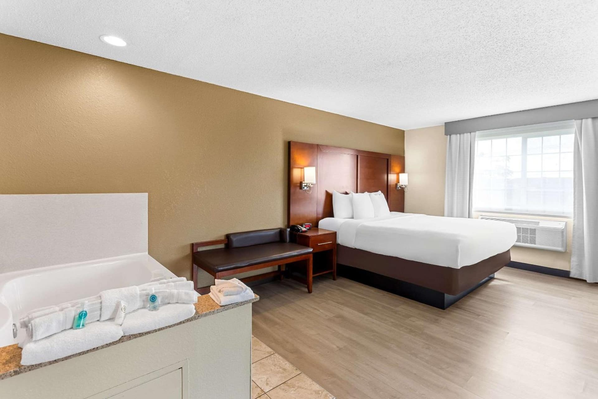 Comfort Suites Grayslake near Libertyville North gallery photo in Grayslake, IL — image 21
