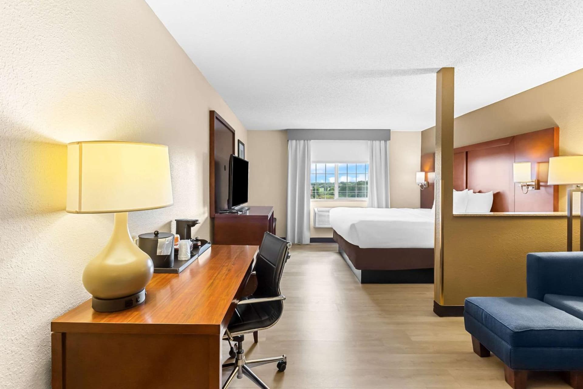 Comfort Suites Grayslake near Libertyville North gallery photo in Grayslake, IL — image 5