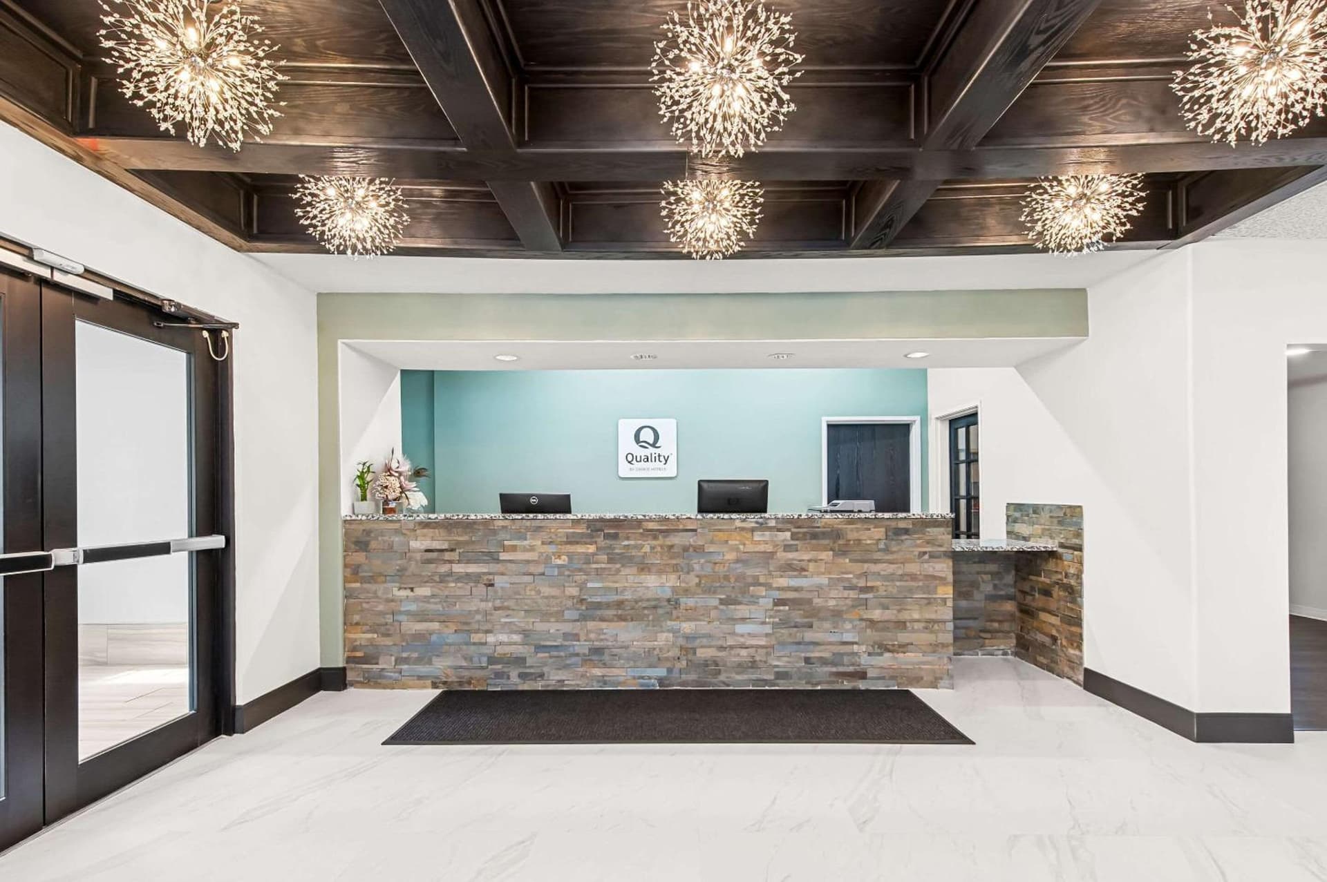 Quality Inn & Suites Kilgore-Longview interior in Kilgore, TX — gallery photo 2