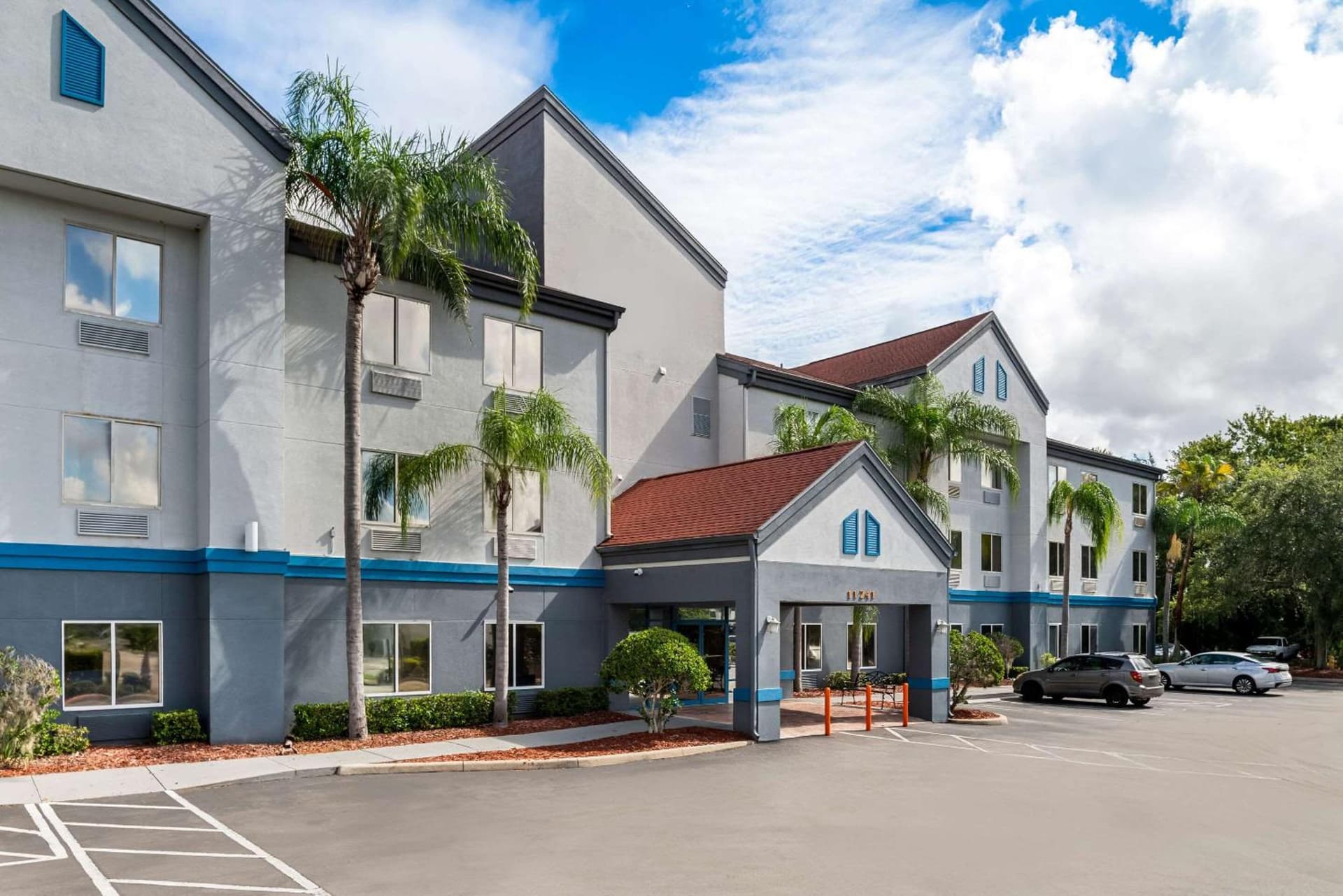 Suburban Studios Orlando - Ocoee-Winter Garden featured exterior or lobby in Orlando, FL — similar hotel