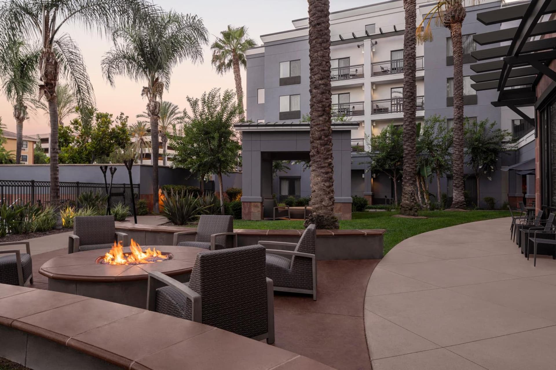 Courtyard Los Angeles Burbank Airport gallery photo in Burbank, CA — image 37