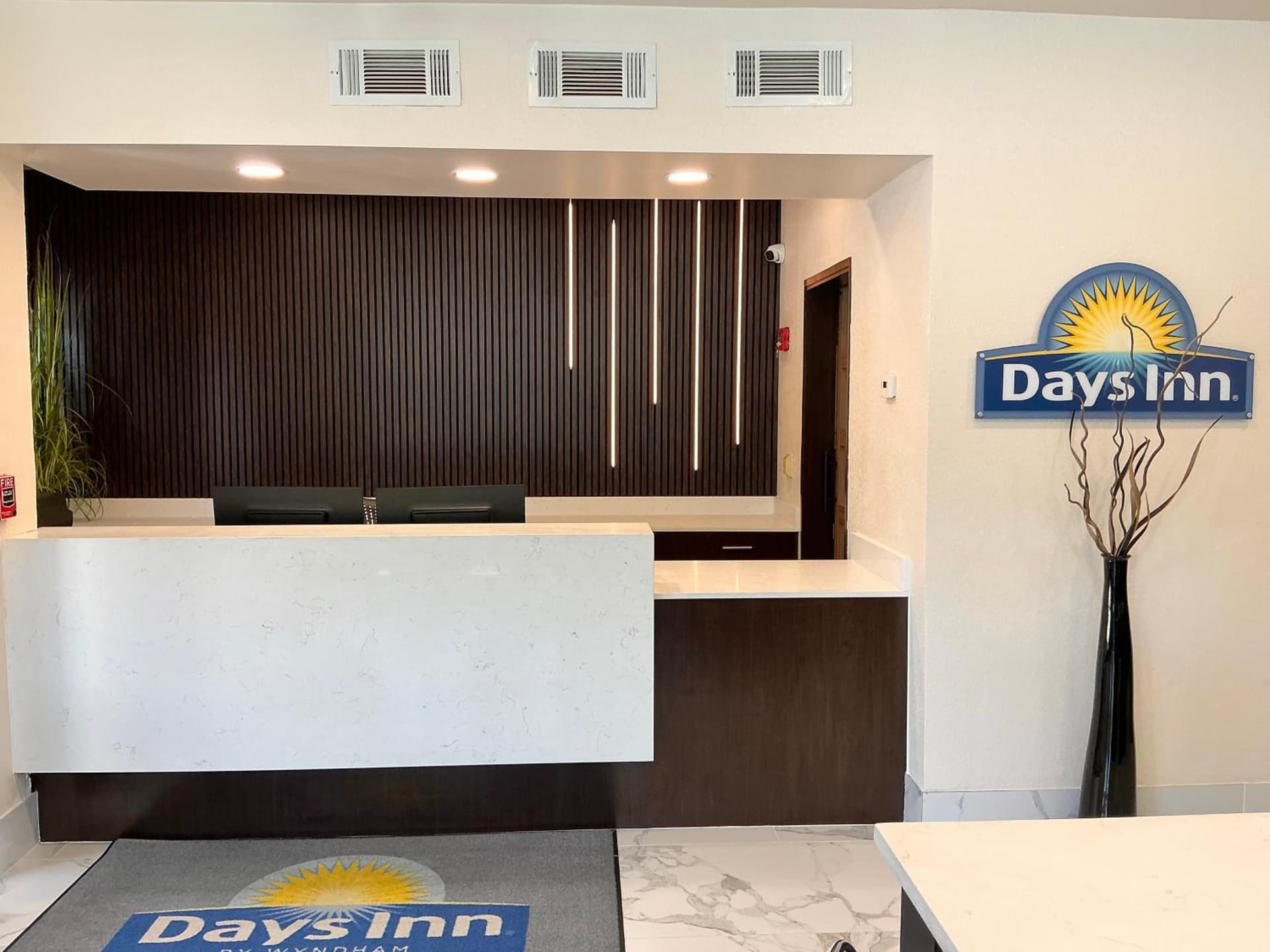 Days Inn by Wyndham Arlington interior in Arlington, TX — gallery photo 2
