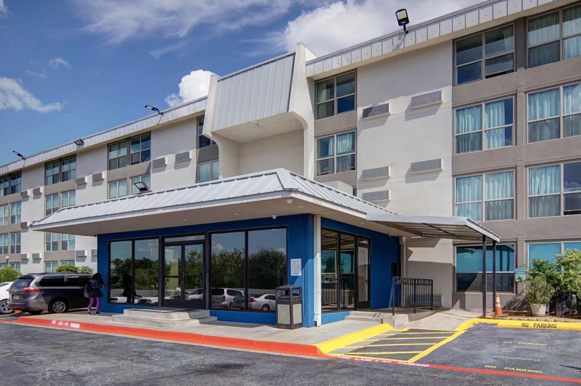 Motel 6-Fort Worth, TX - Downtown East featured exterior or lobby in Fort Worth, TX — similar hotel