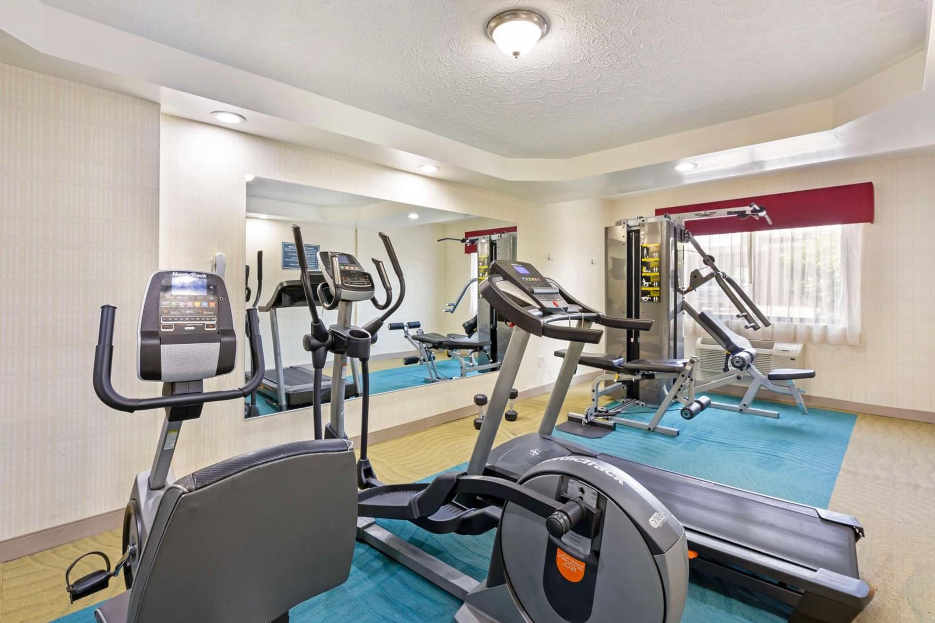 Best Western Inn at the Rochester Airport interior in Rochester, NY — gallery photo 2