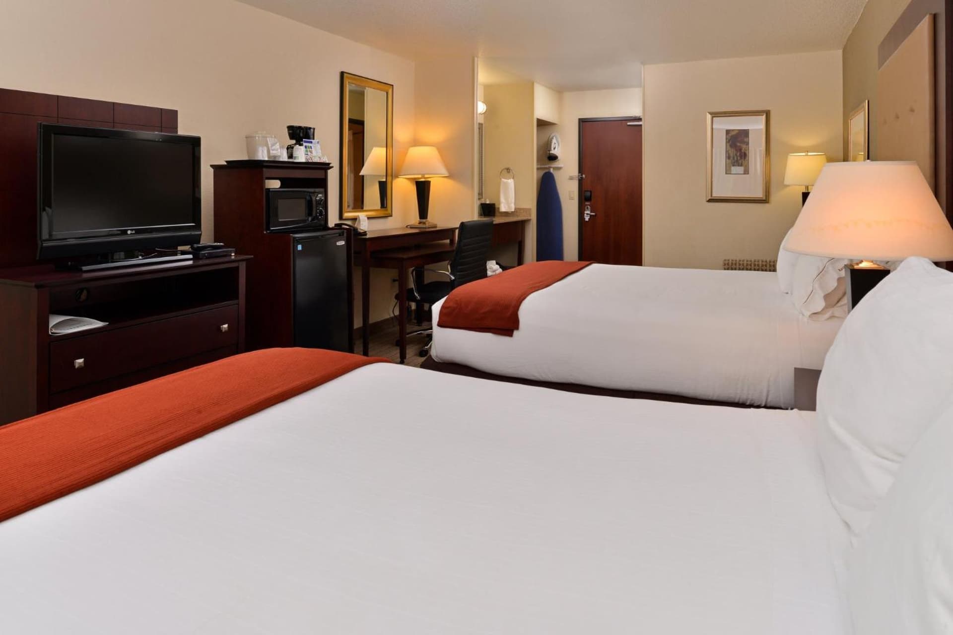 Holiday Inn Express Portland South - Lake Oswego by IHG gallery photo in Lake Oswego, OR — image 8