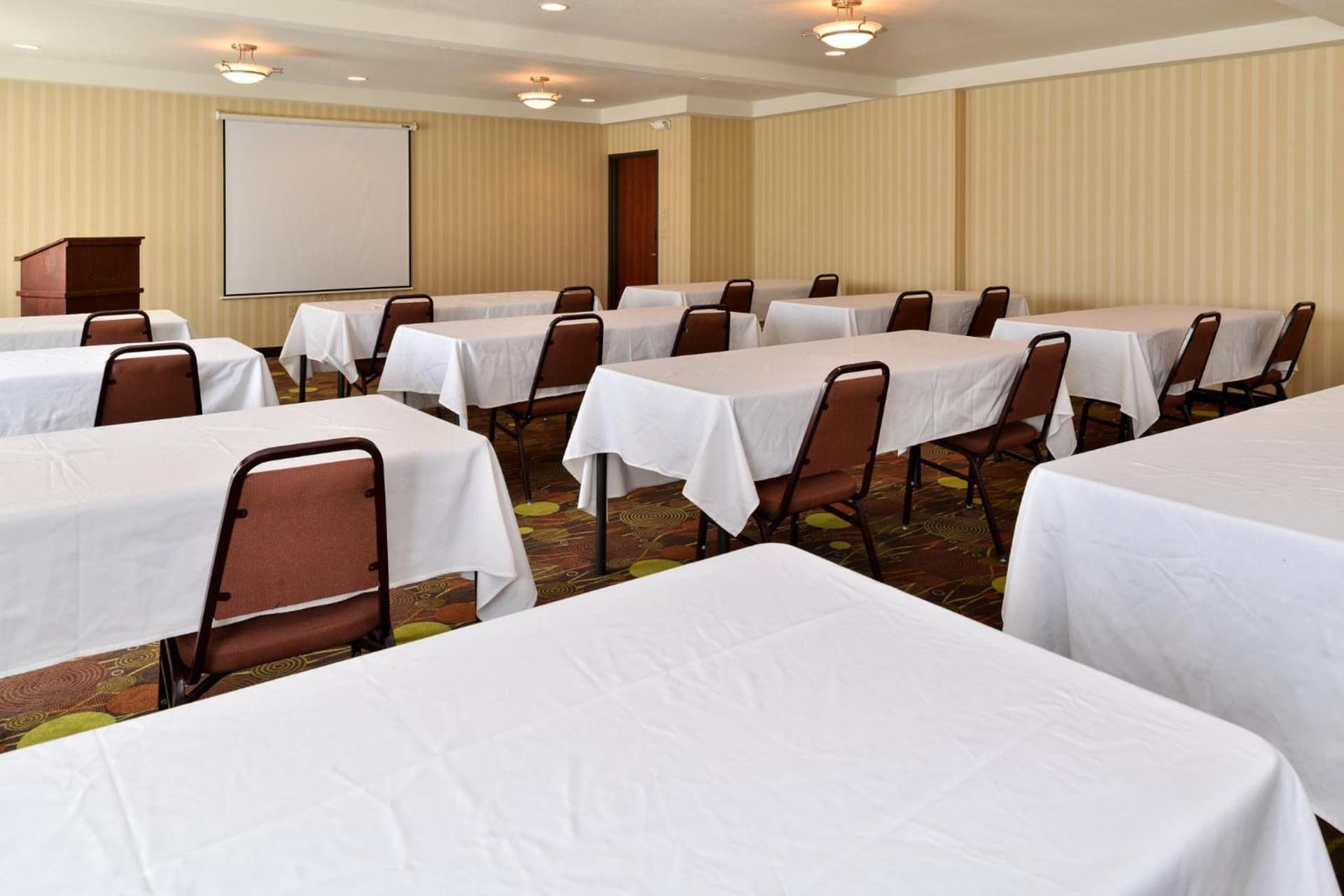 Holiday Inn Express Portland South - Lake Oswego by IHG gallery photo in Lake Oswego, OR — image 97