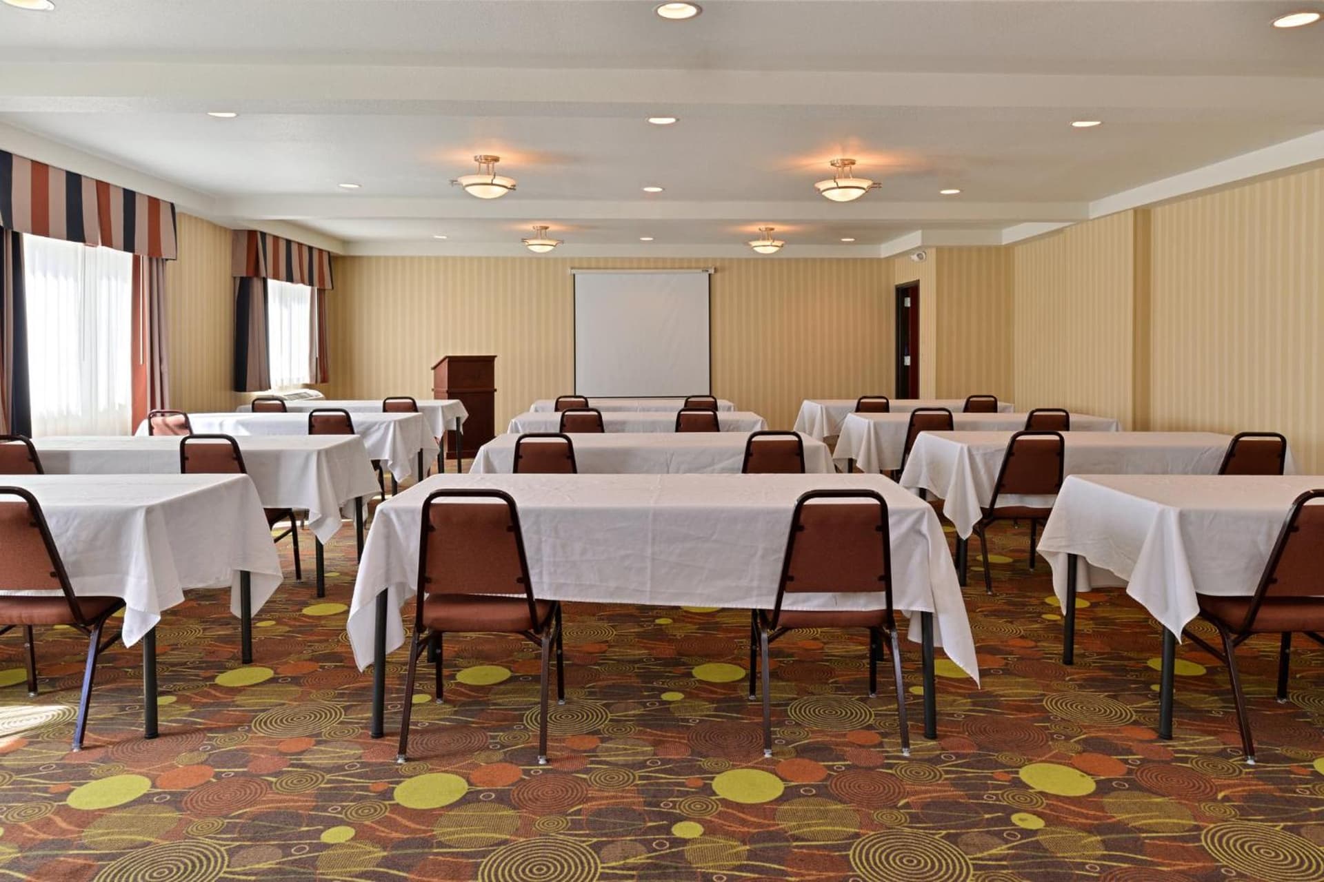 Holiday Inn Express Portland South - Lake Oswego by IHG gallery photo in Lake Oswego, OR — image 66