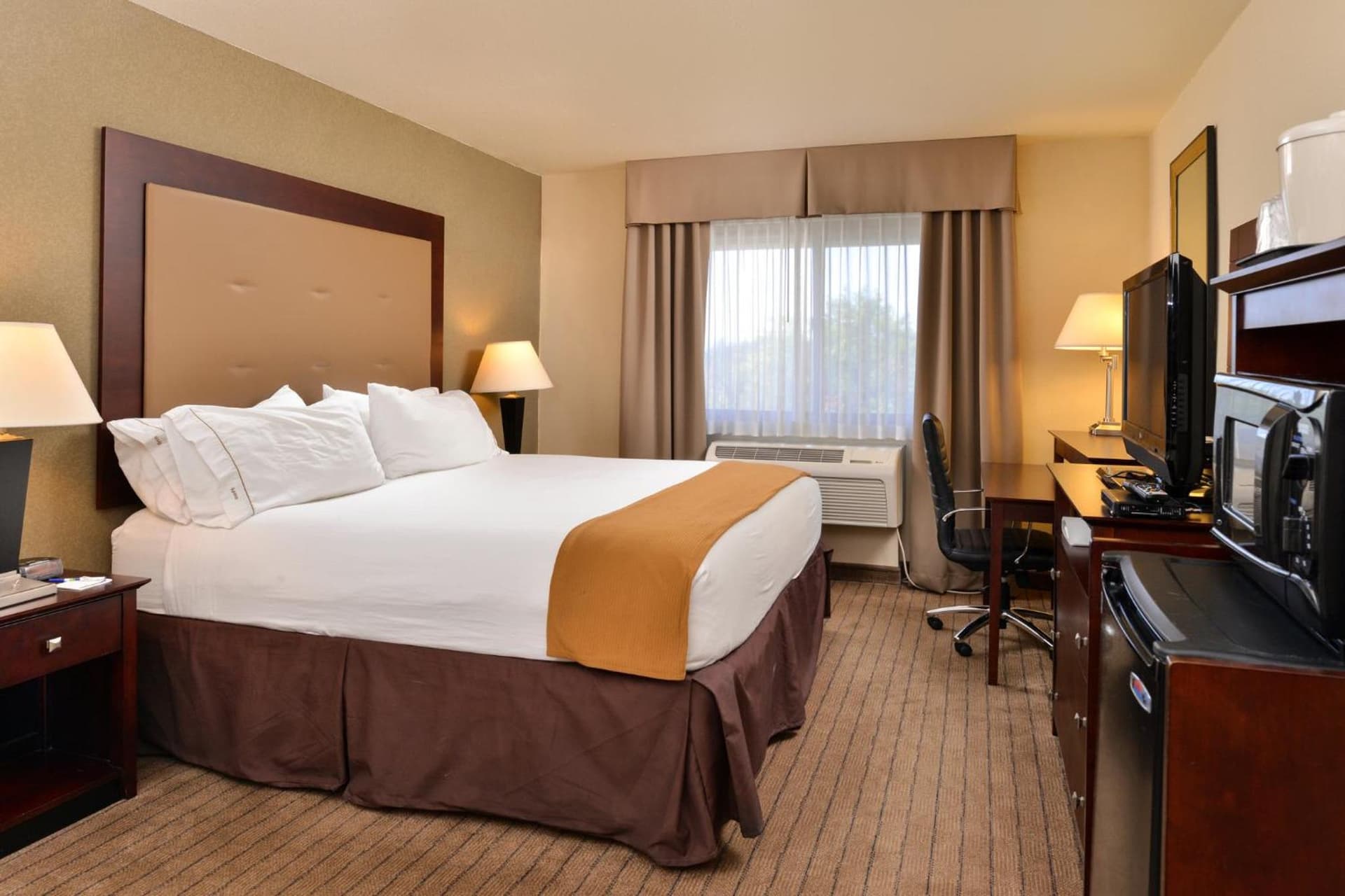 Holiday Inn Express Portland South - Lake Oswego by IHG property views in Lake Oswego, OR — gallery photo 3