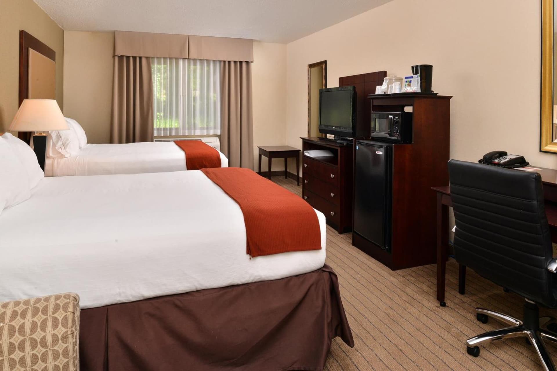 Holiday Inn Express Portland South - Lake Oswego by IHG gallery photo in Lake Oswego, OR — image 17