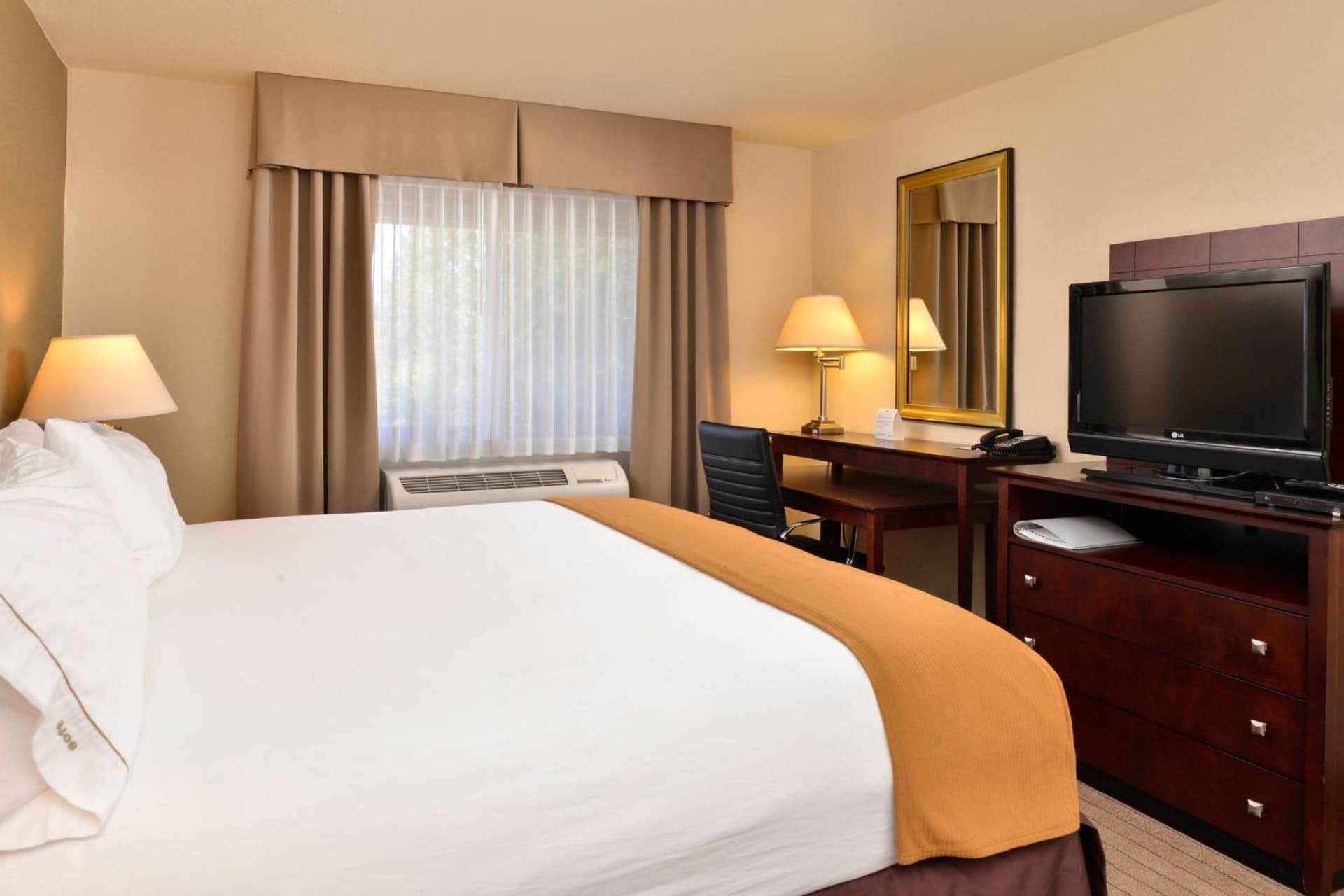 Holiday Inn Express Portland South - Lake Oswego by IHG gallery photo in Lake Oswego, OR — image 72