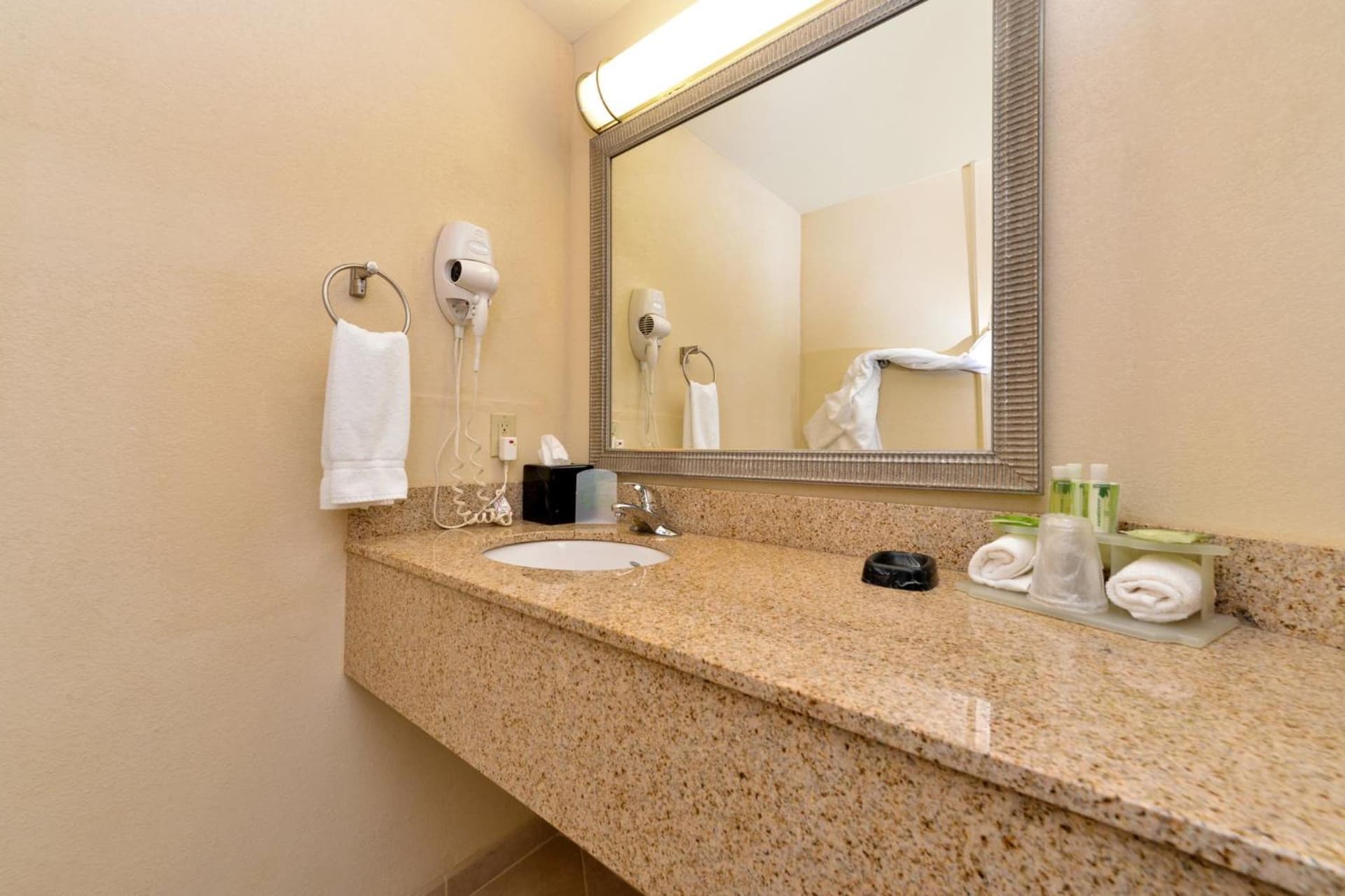 Holiday Inn Express Portland South - Lake Oswego by IHG gallery photo in Lake Oswego, OR — image 88