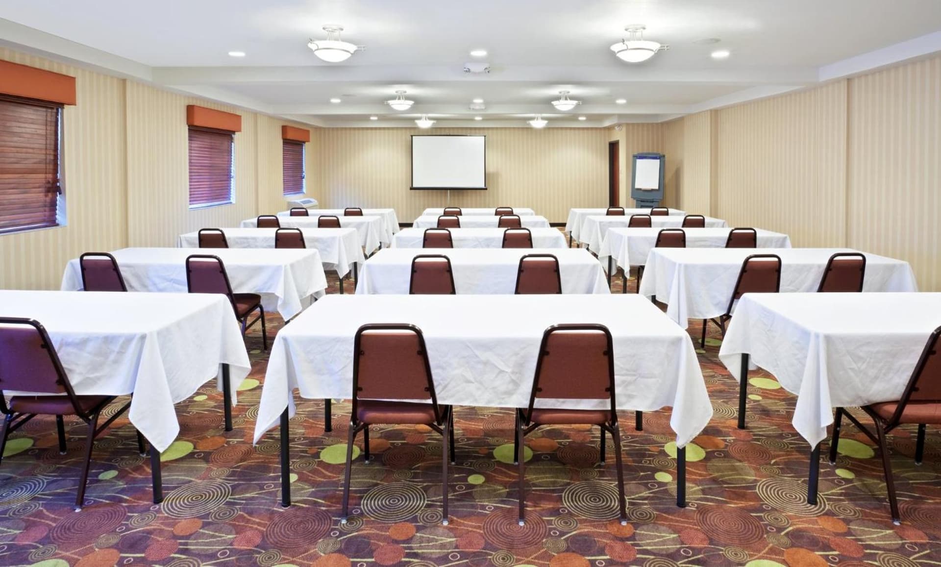 Holiday Inn Express Portland South - Lake Oswego by IHG gallery photo in Lake Oswego, OR — image 121
