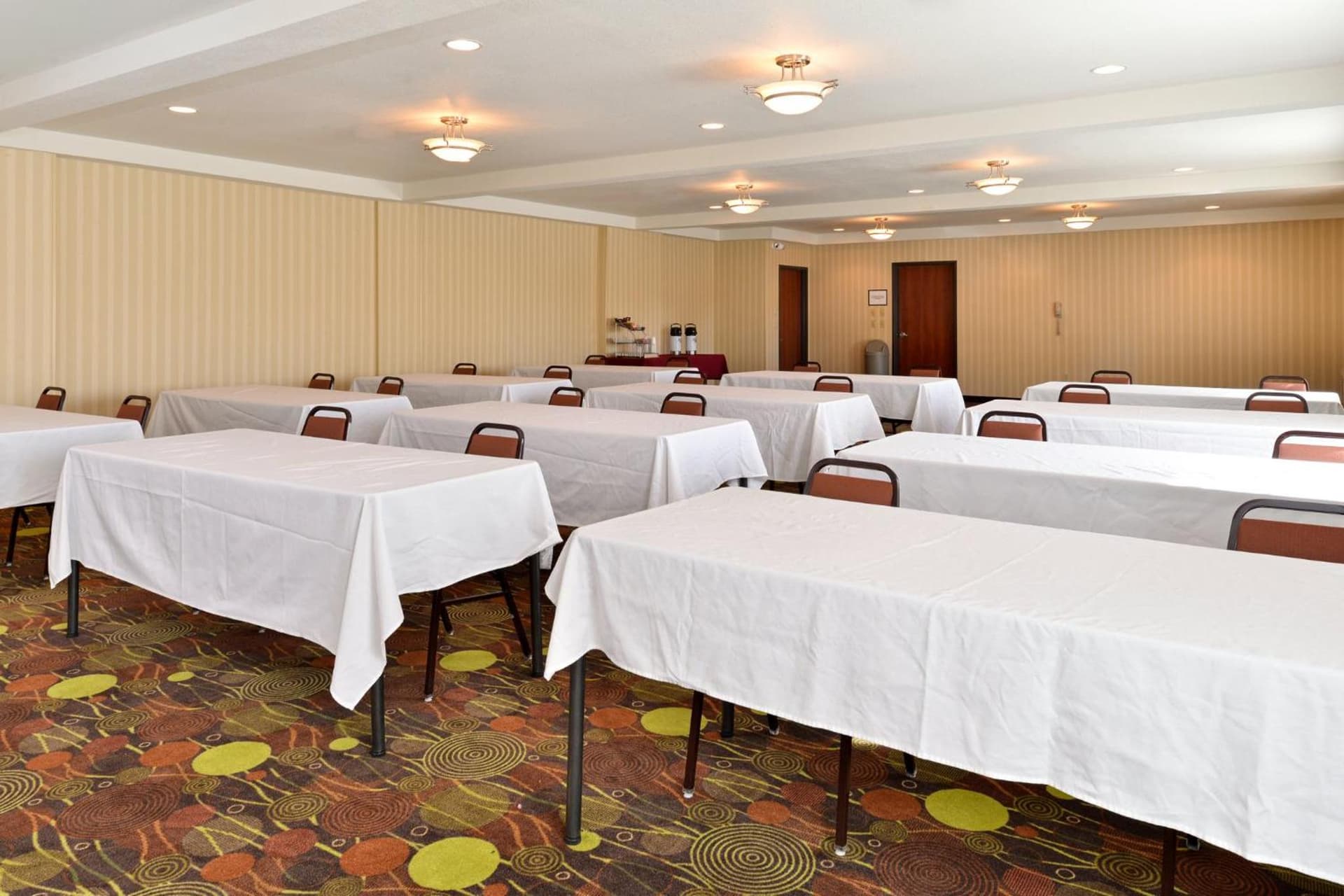 Holiday Inn Express Portland South - Lake Oswego by IHG gallery photo in Lake Oswego, OR — image 111