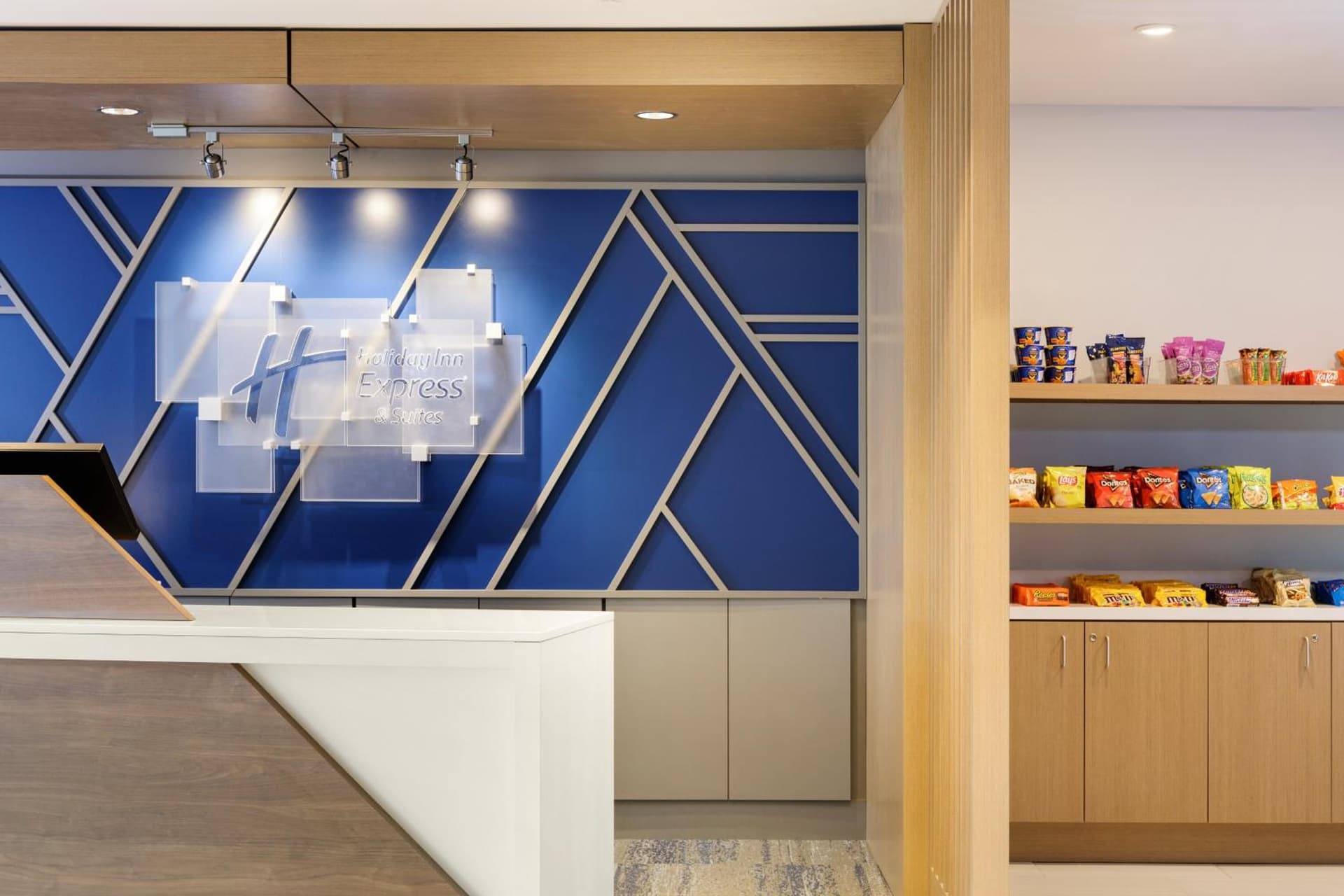 Holiday Inn Express Portland South - Lake Oswego by IHG gallery photo in Lake Oswego, OR — image 57