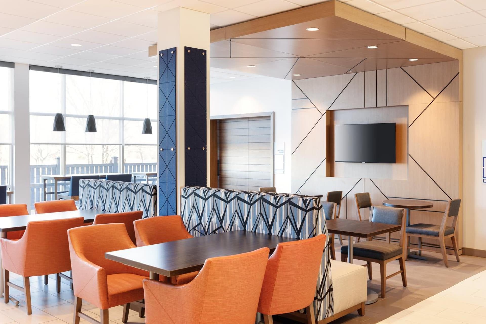 Holiday Inn Express Portland South - Lake Oswego by IHG gallery photo in Lake Oswego, OR — image 24