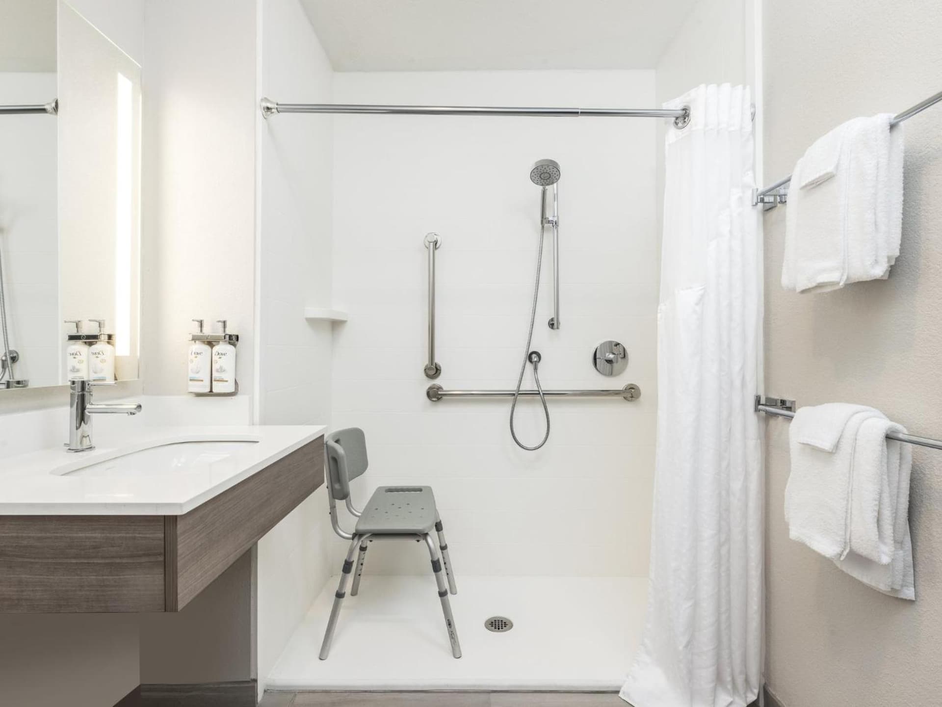 Holiday Inn Express Portland South - Lake Oswego by IHG gallery photo in Lake Oswego, OR — image 4