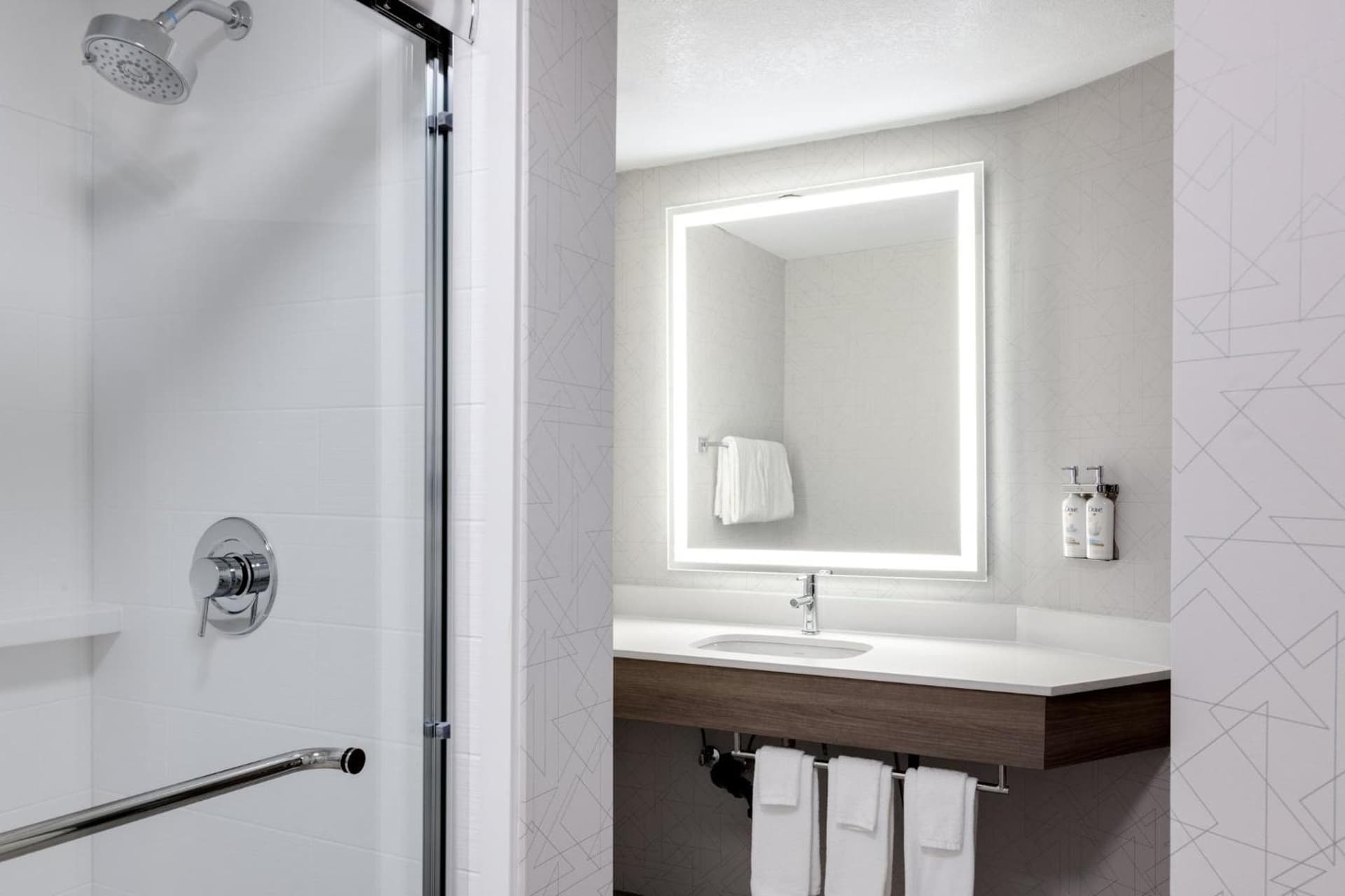 Holiday Inn Express Portland South - Lake Oswego by IHG gallery photo in Lake Oswego, OR — image 38