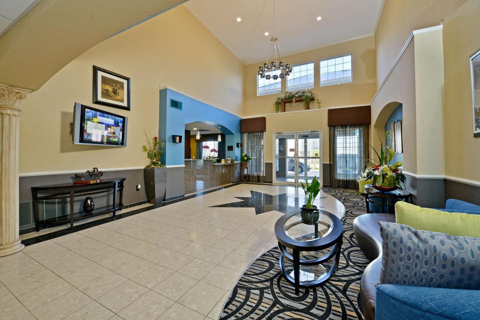 Best Western Plus Cutting Horse Inn & Suites interior in Weatherford, TX — gallery photo 2