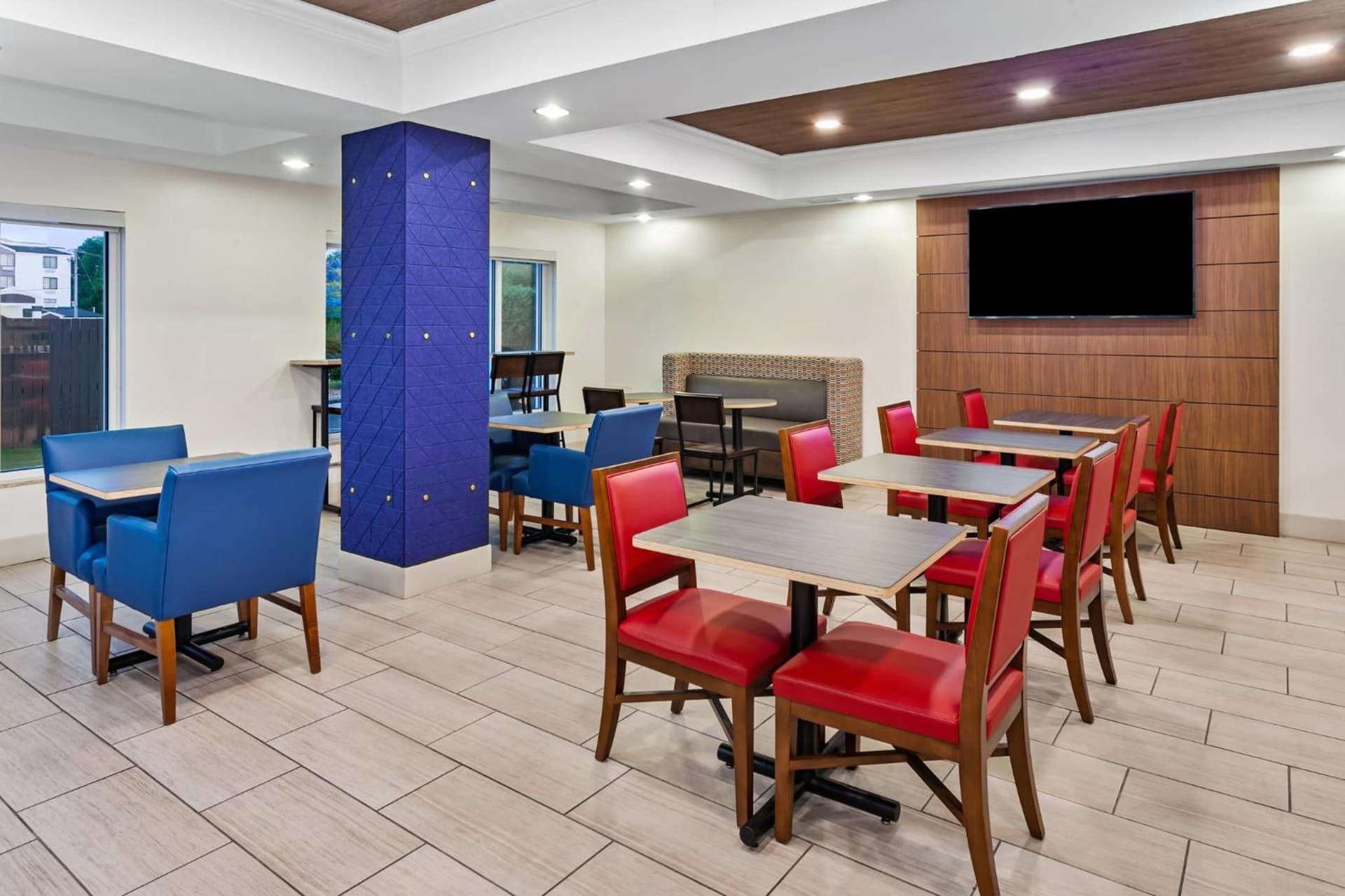 Holiday Inn Express Hotel & Suites Chicago South Lansing by IHG gallery photo in Lansing, IL — image 65