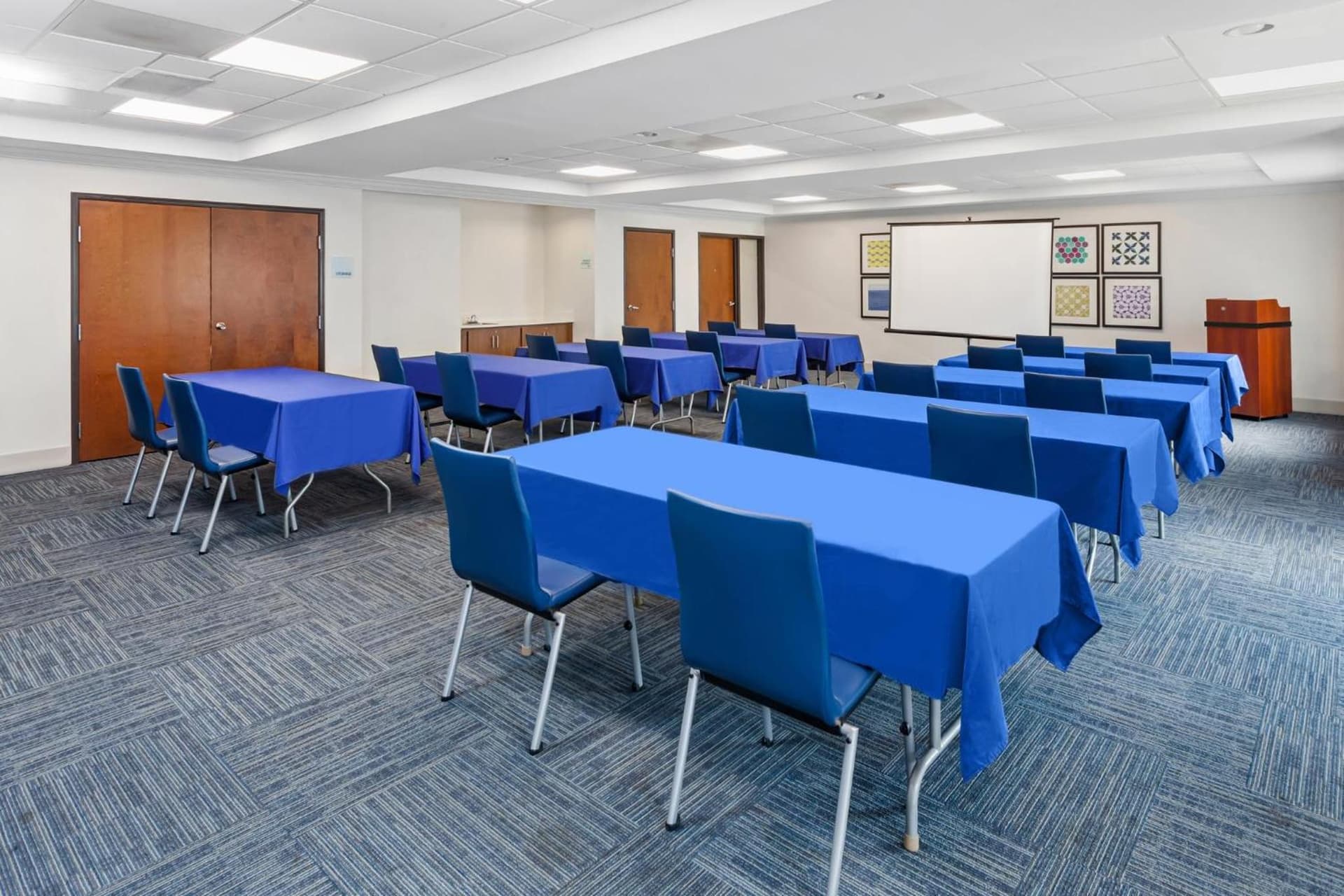 Holiday Inn Express Hotel & Suites Chicago South Lansing by IHG gallery photo in Lansing, IL — image 63