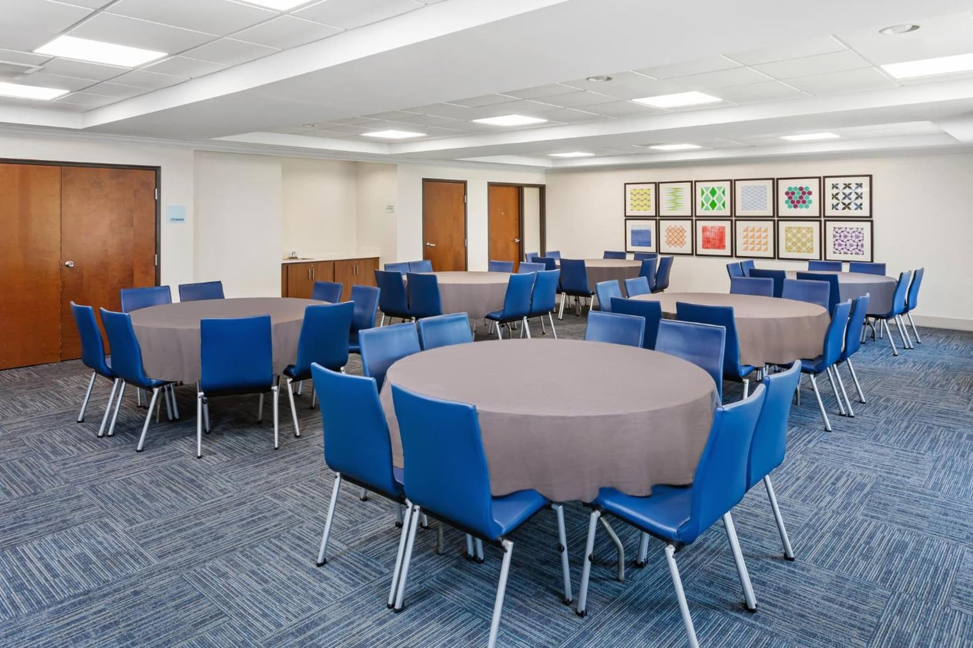 Holiday Inn Express Hotel & Suites Chicago South Lansing by IHG gallery photo in Lansing, IL — image 56