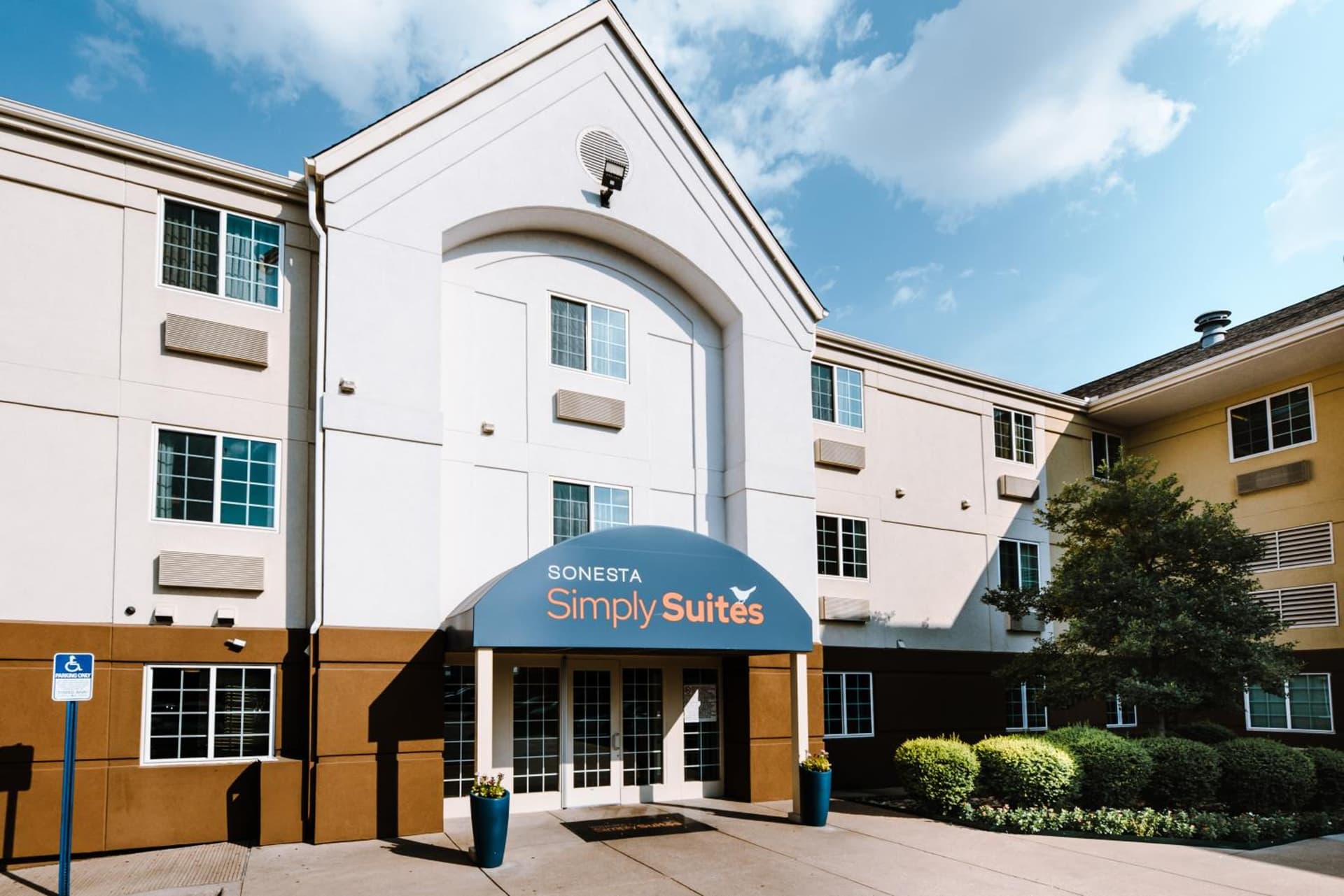 Sonesta Simply Suites Dallas Richardson featured exterior or lobby in Dallas, TX — similar hotel