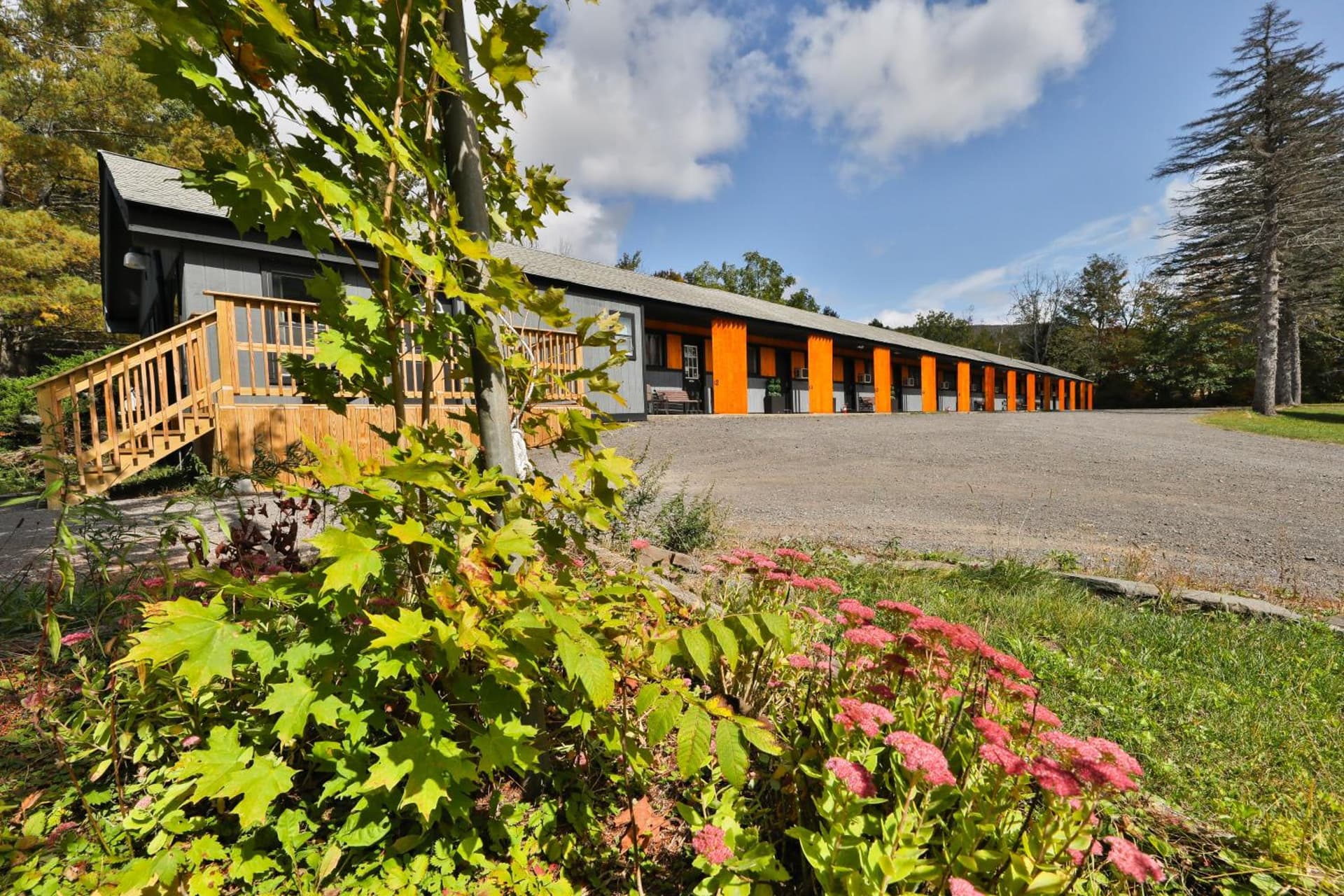 Matterhorns Hunter Lodge featured exterior or lobby in Hunter — similar hotel