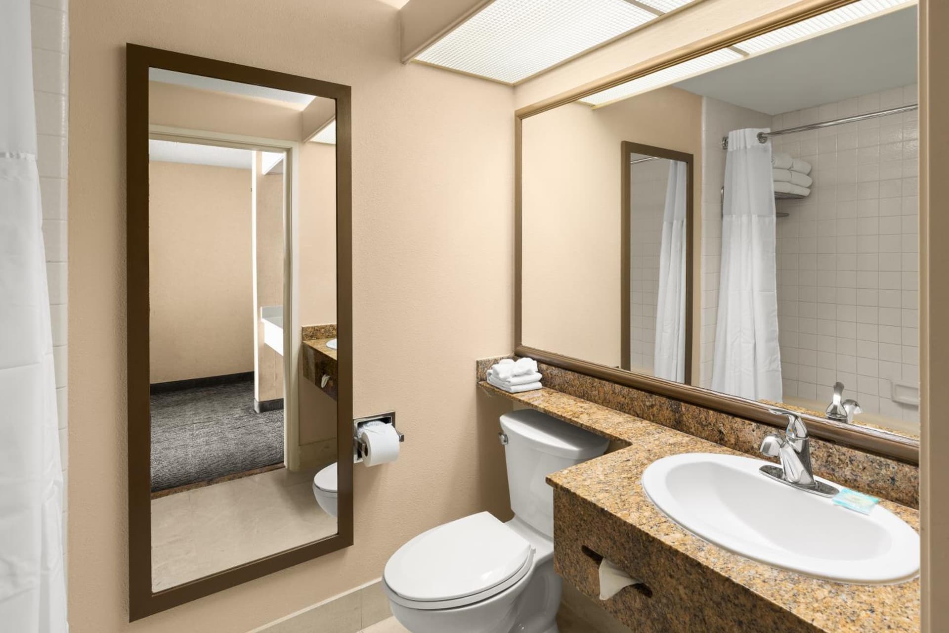 Anaheim Portofino Inn & Suites gallery photo in Anaheim, CA — image 5