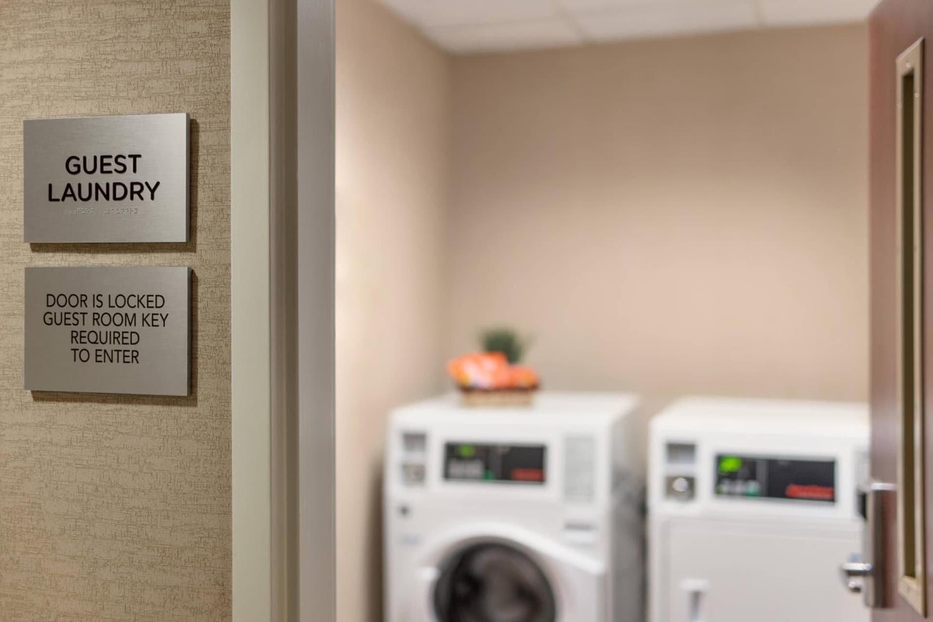 Courtyard Marriott Greenville interior in Greenville, NC — gallery photo 2