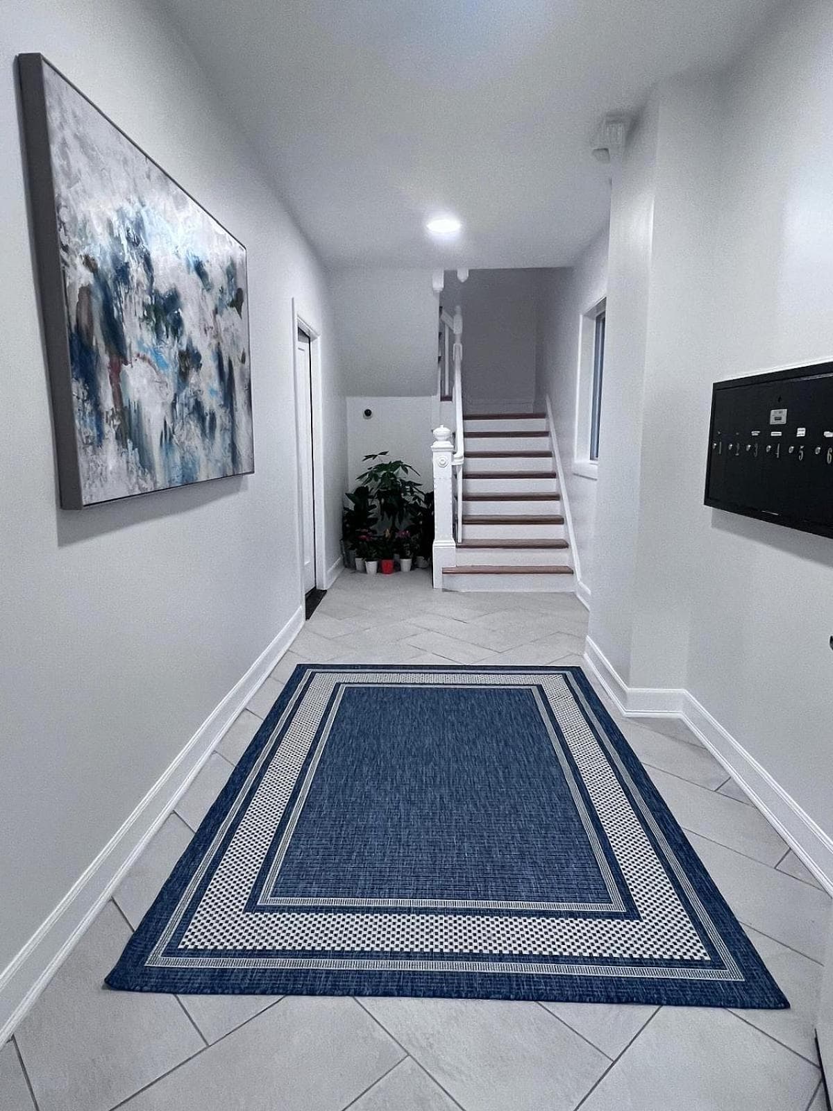 Modern 3-Bedroom Condo, Fully Furnished & Renovated interior in Boston, MA — gallery photo 2