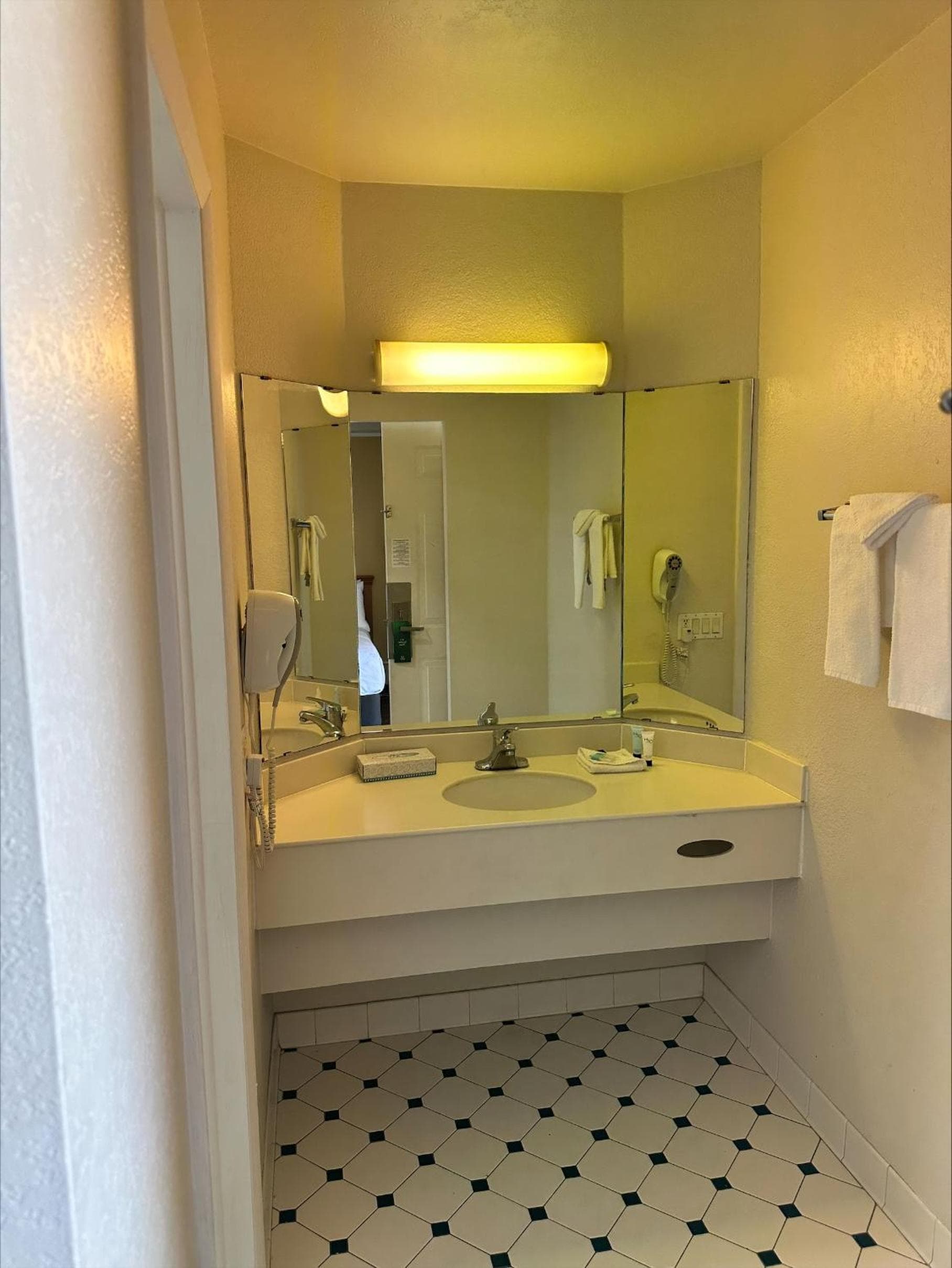 Motel 6 Aurora, CO - Medical Center gallery photo in Aurora, CO — image 18