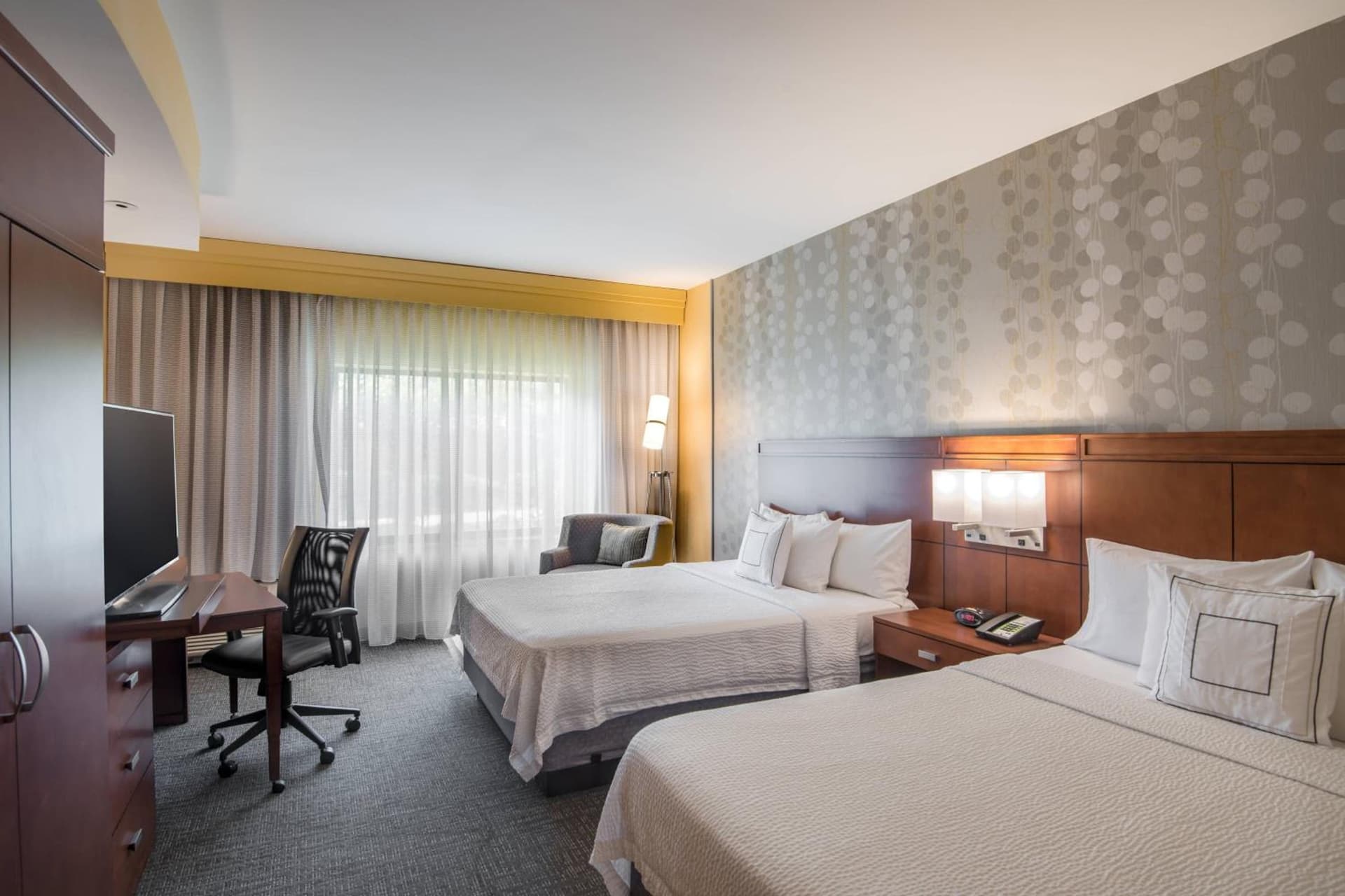 Courtyard by Marriott Waldorf interior in Waldorf, MD — gallery photo 2