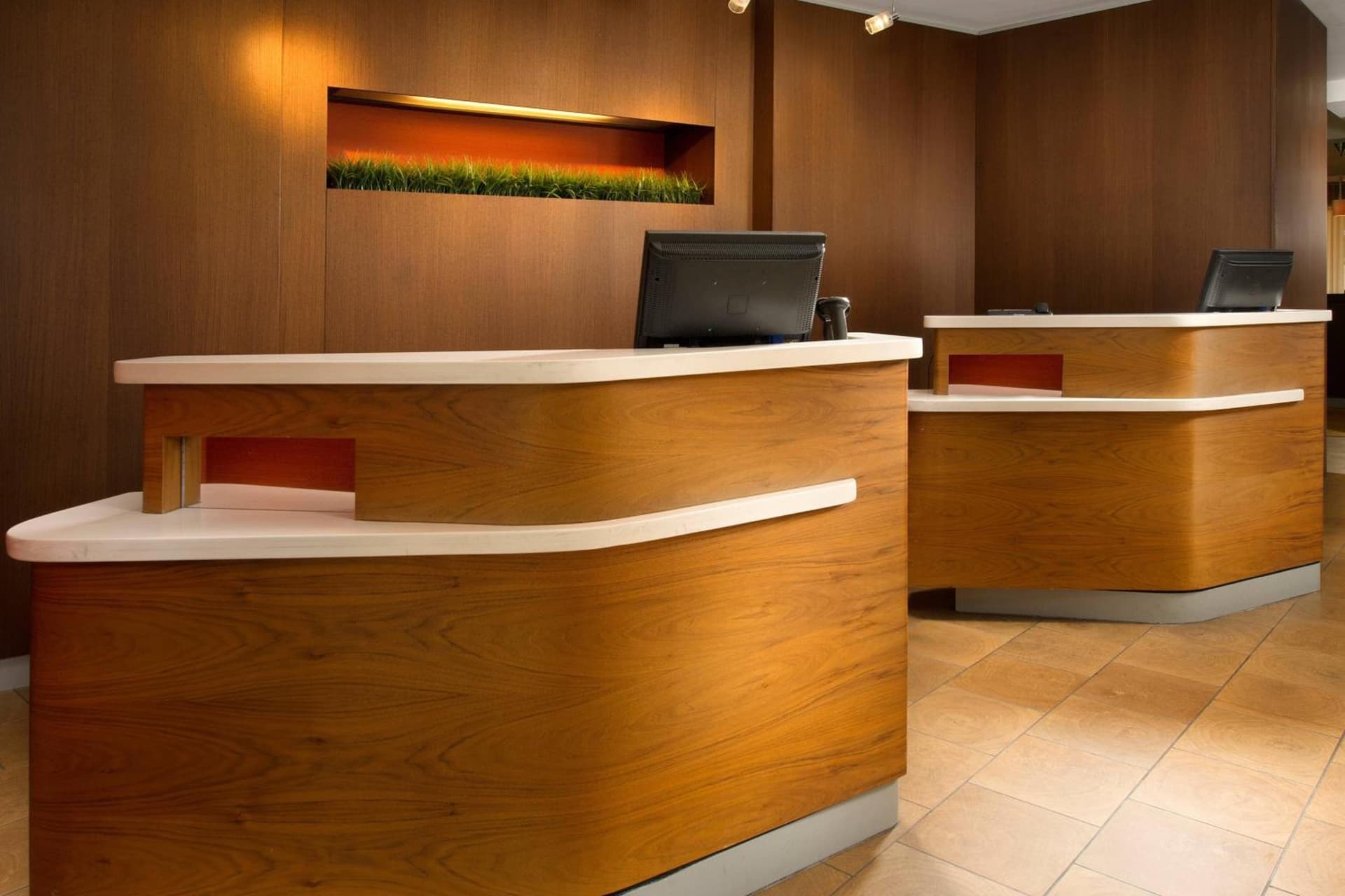 Courtyard by Marriott Waldorf interior in Waldorf, MD — gallery photo 2
