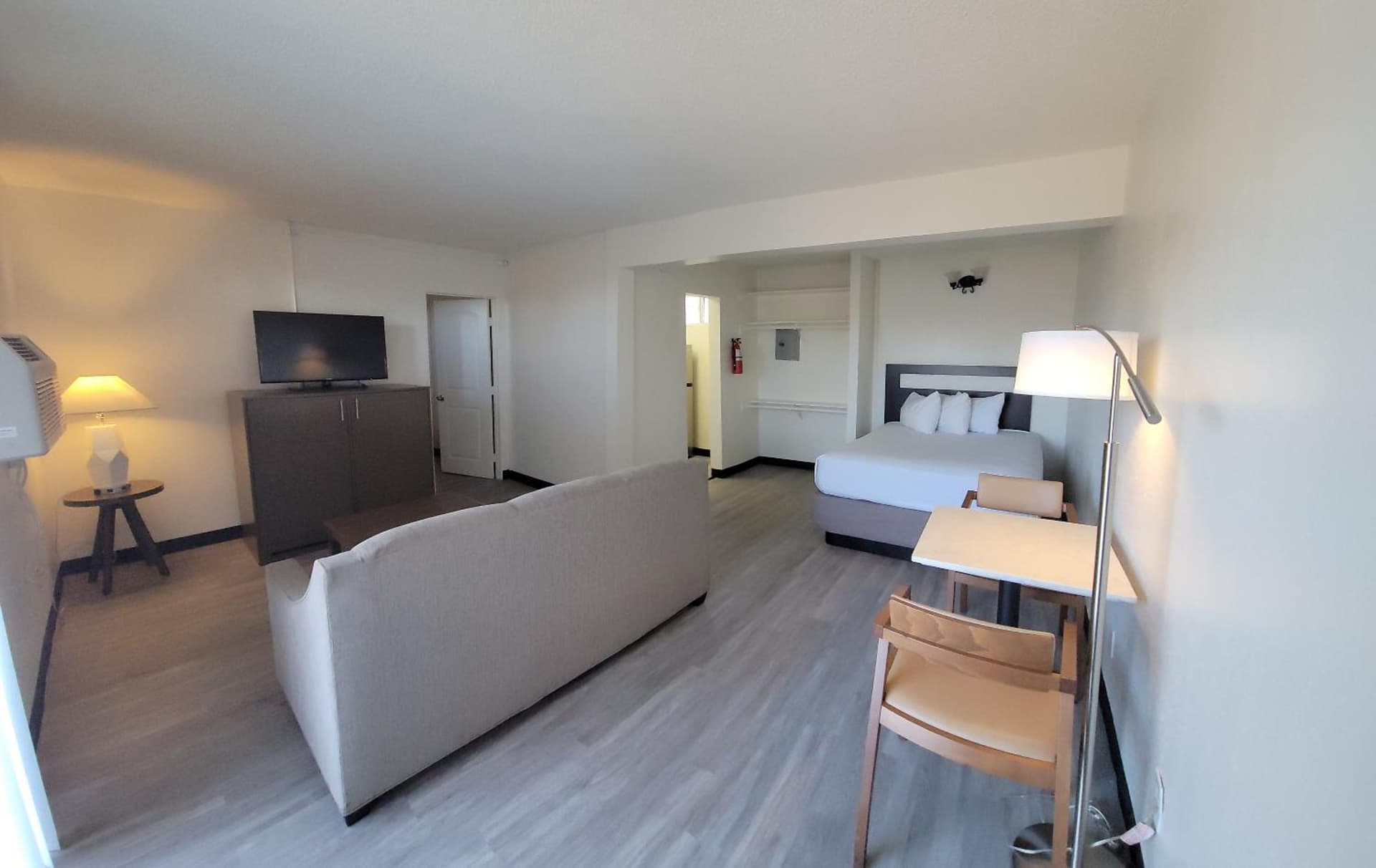 MC Pacific Inn & Suites Torrance property views in Torrance, CA — gallery photo 3