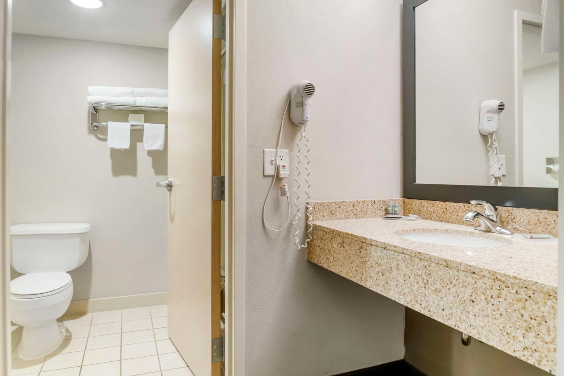 Best Western Beacon Inn gallery photo in Grand Haven, MI — image 35