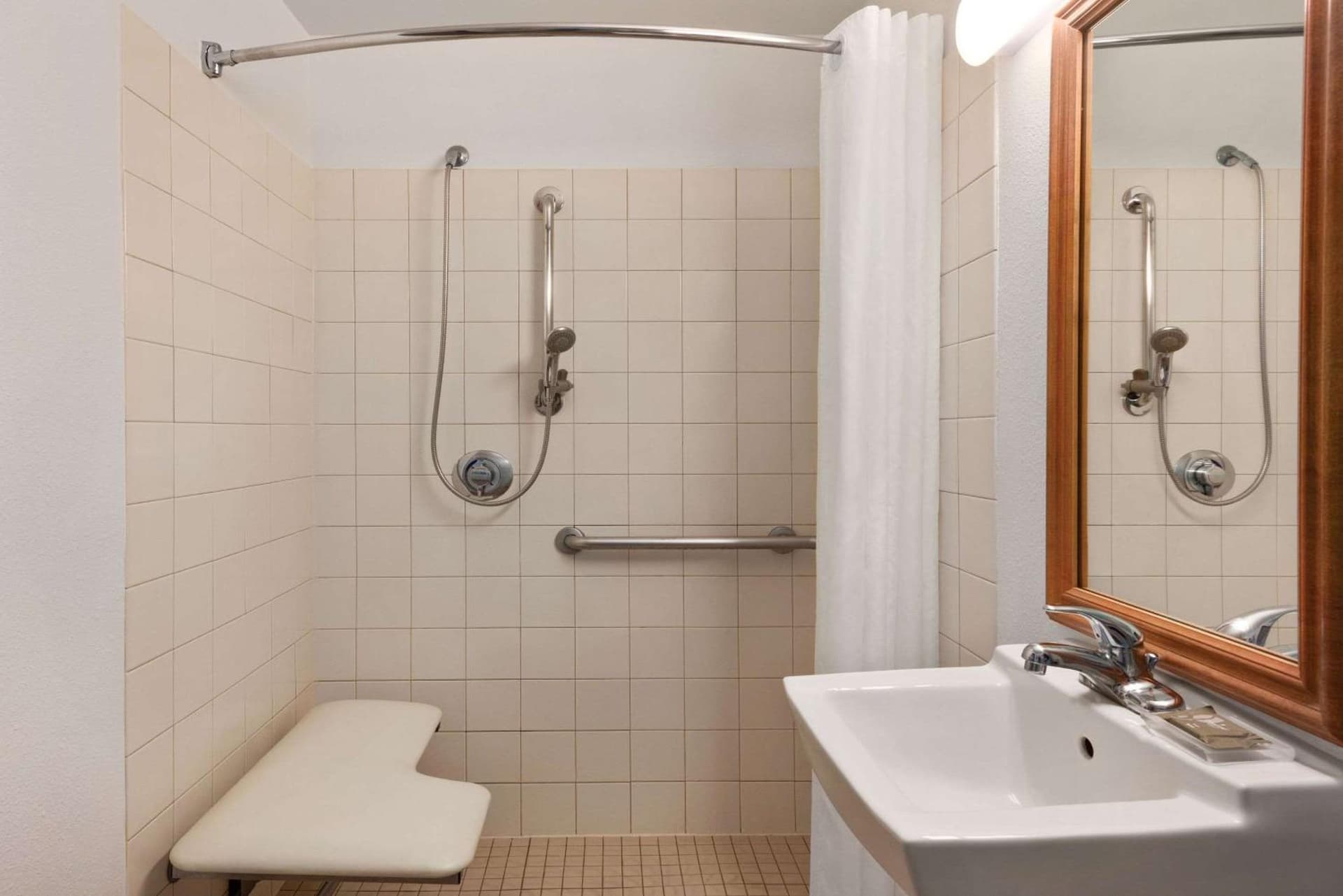 Country Inn & Suites by Radisson, Eagan, MN gallery photo in Eagan, MN — image 23