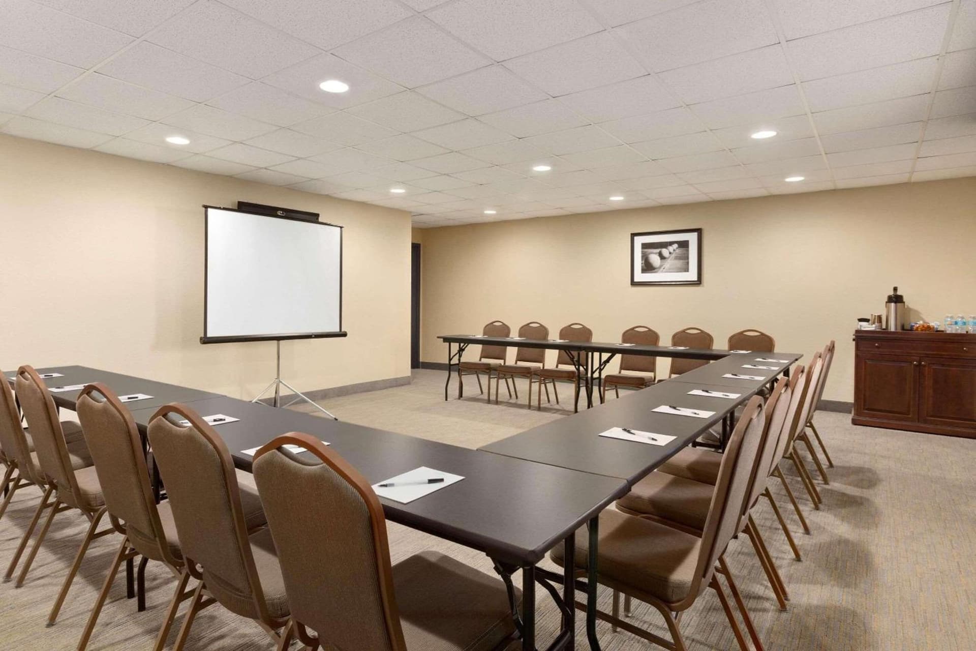 Country Inn & Suites by Radisson, Eagan, MN featured exterior or lobby in Eagan, MN — similar hotel