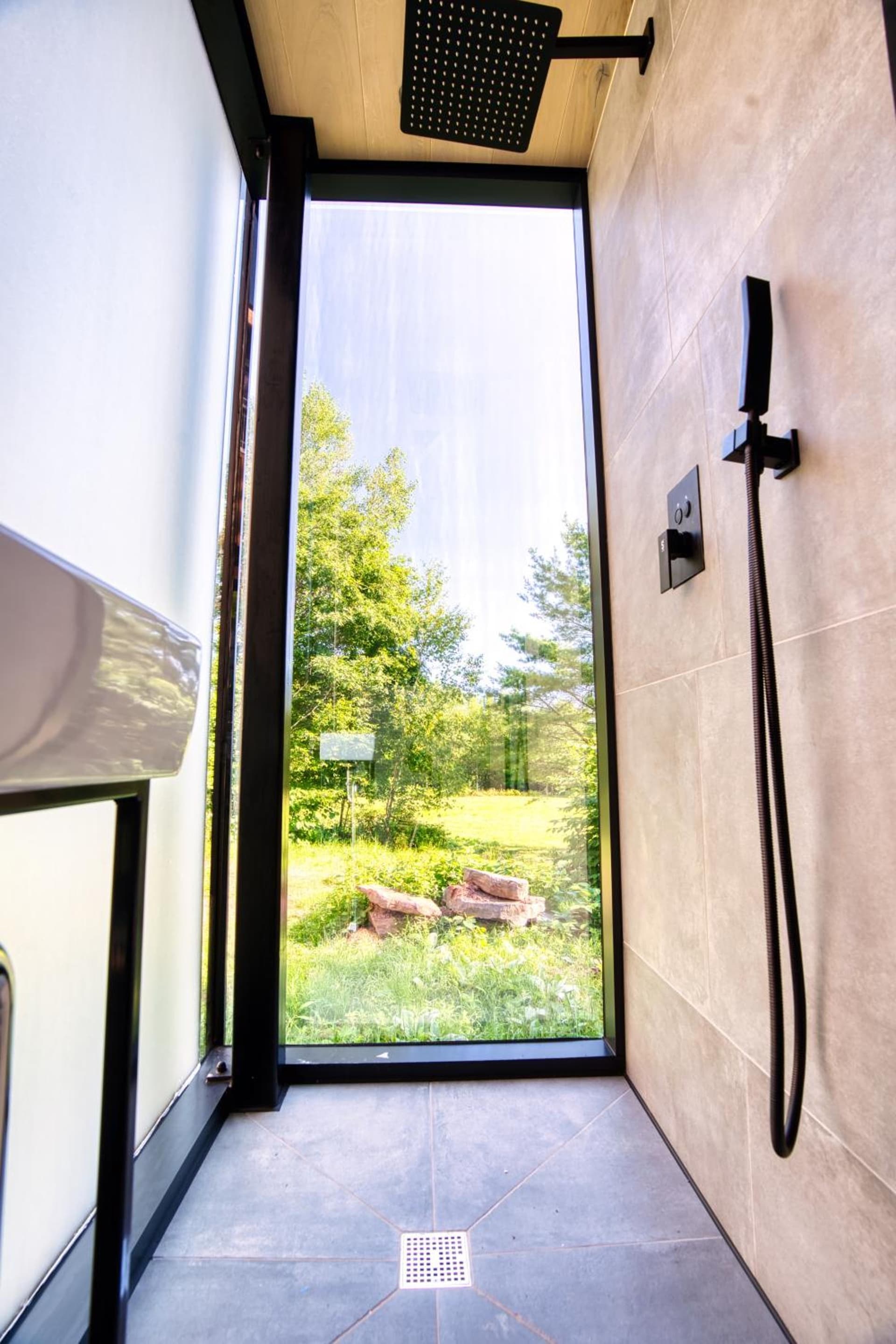 The Haüs Windham - Spacious Suites, Hot Tub, Mountain Views! gallery photo in Windham — image 32